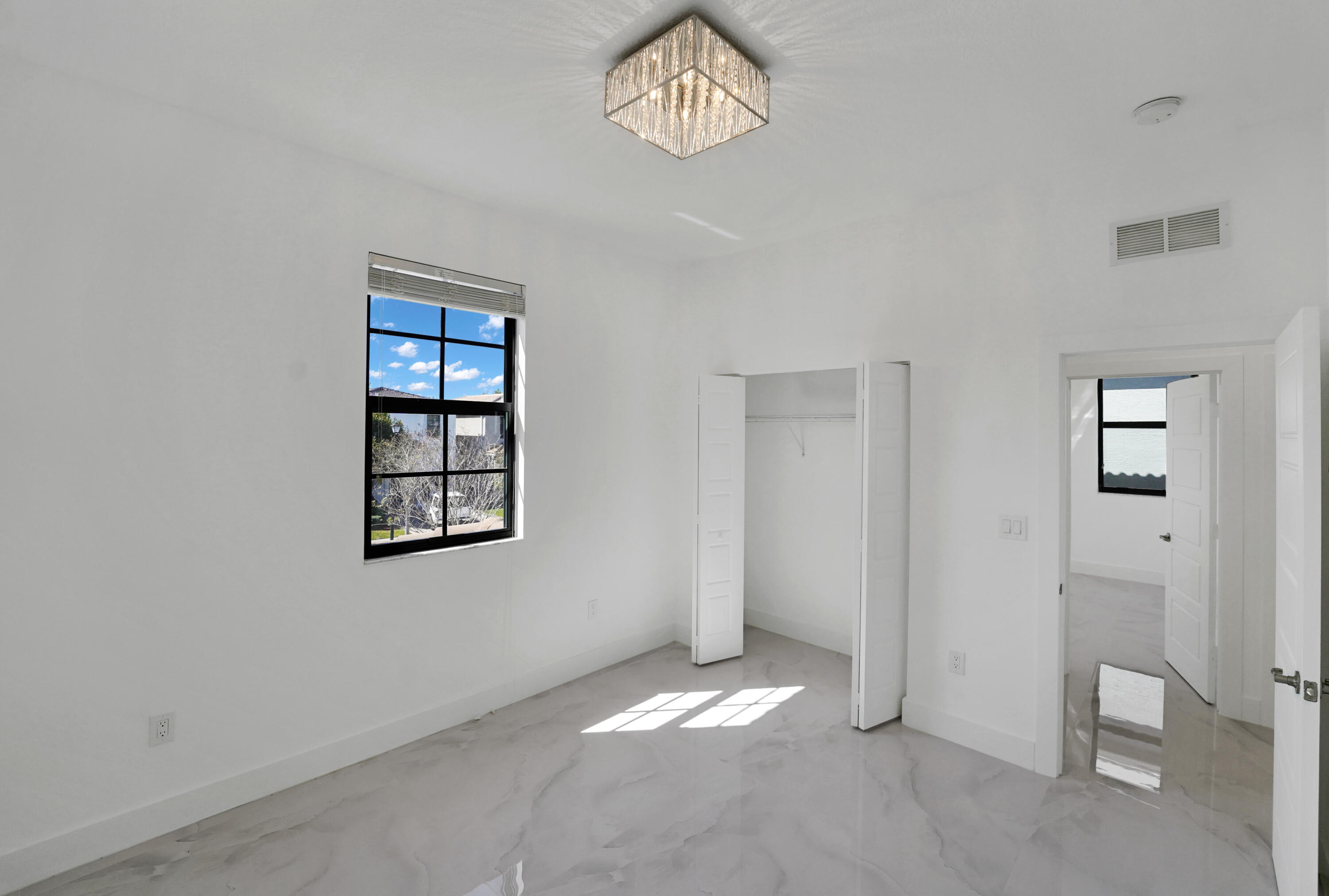 671 NE 191st Miami, FL 33179