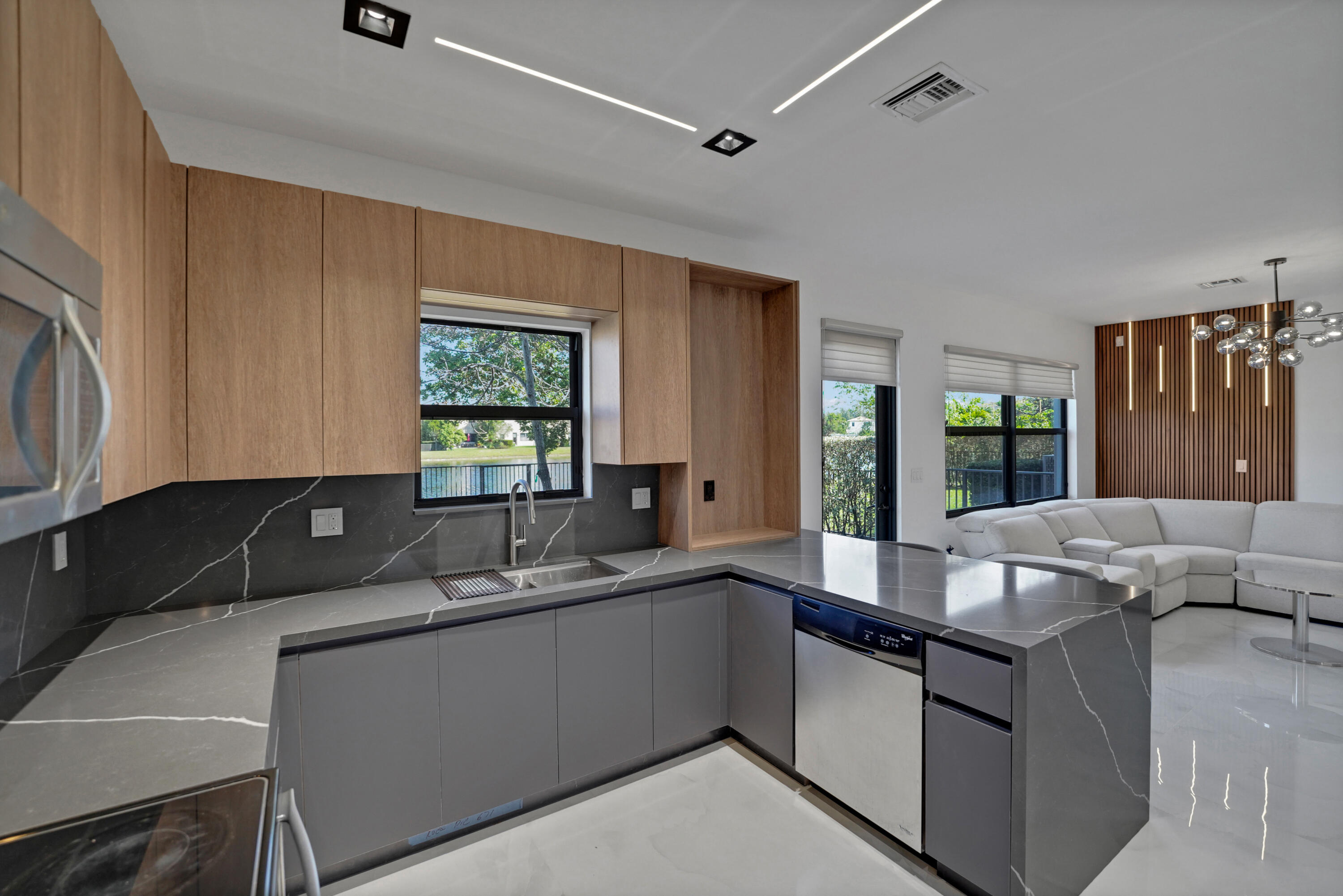 671 NE 191st Miami, FL 33179