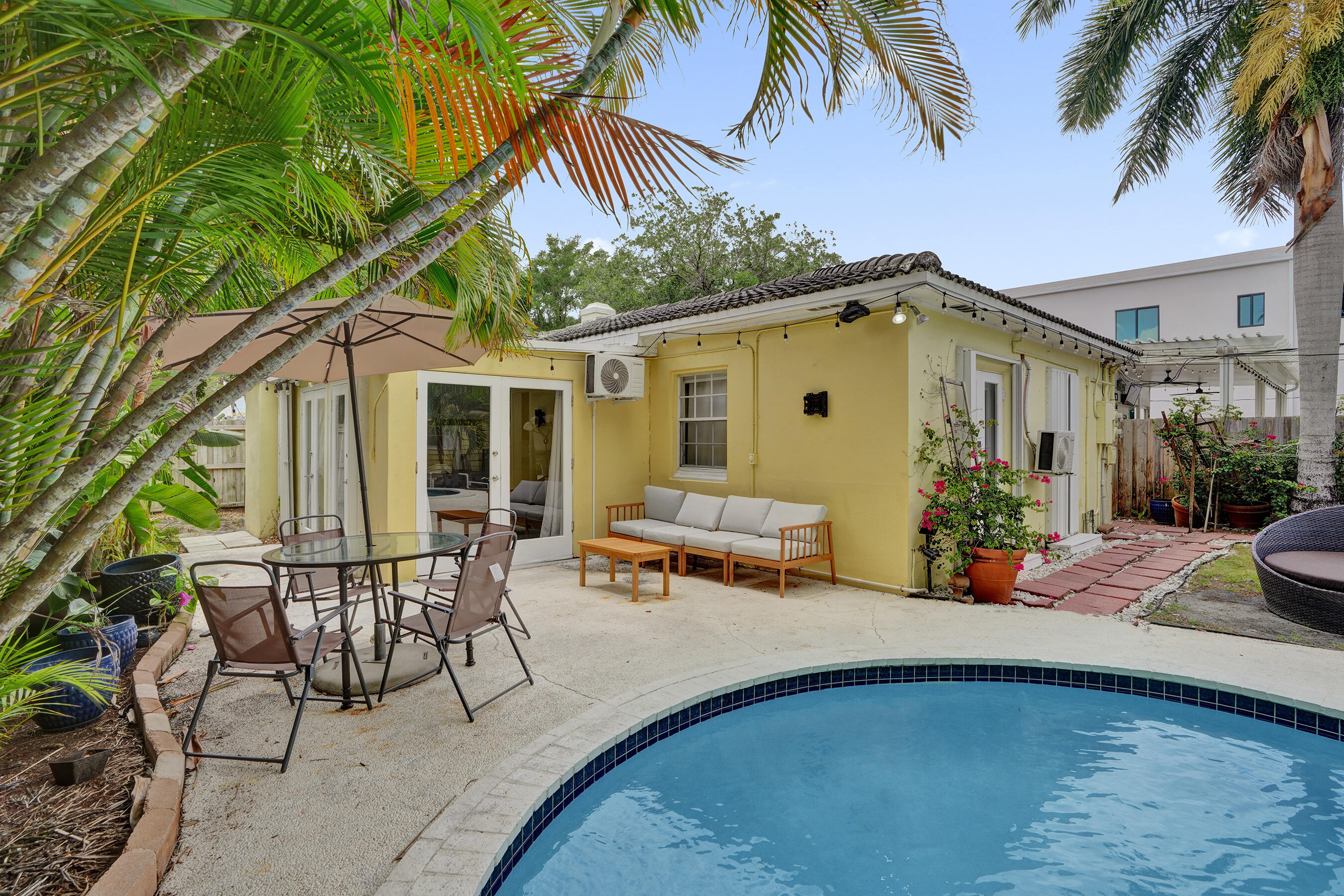530 NE 11th Fort Lauderdale, FL 33301