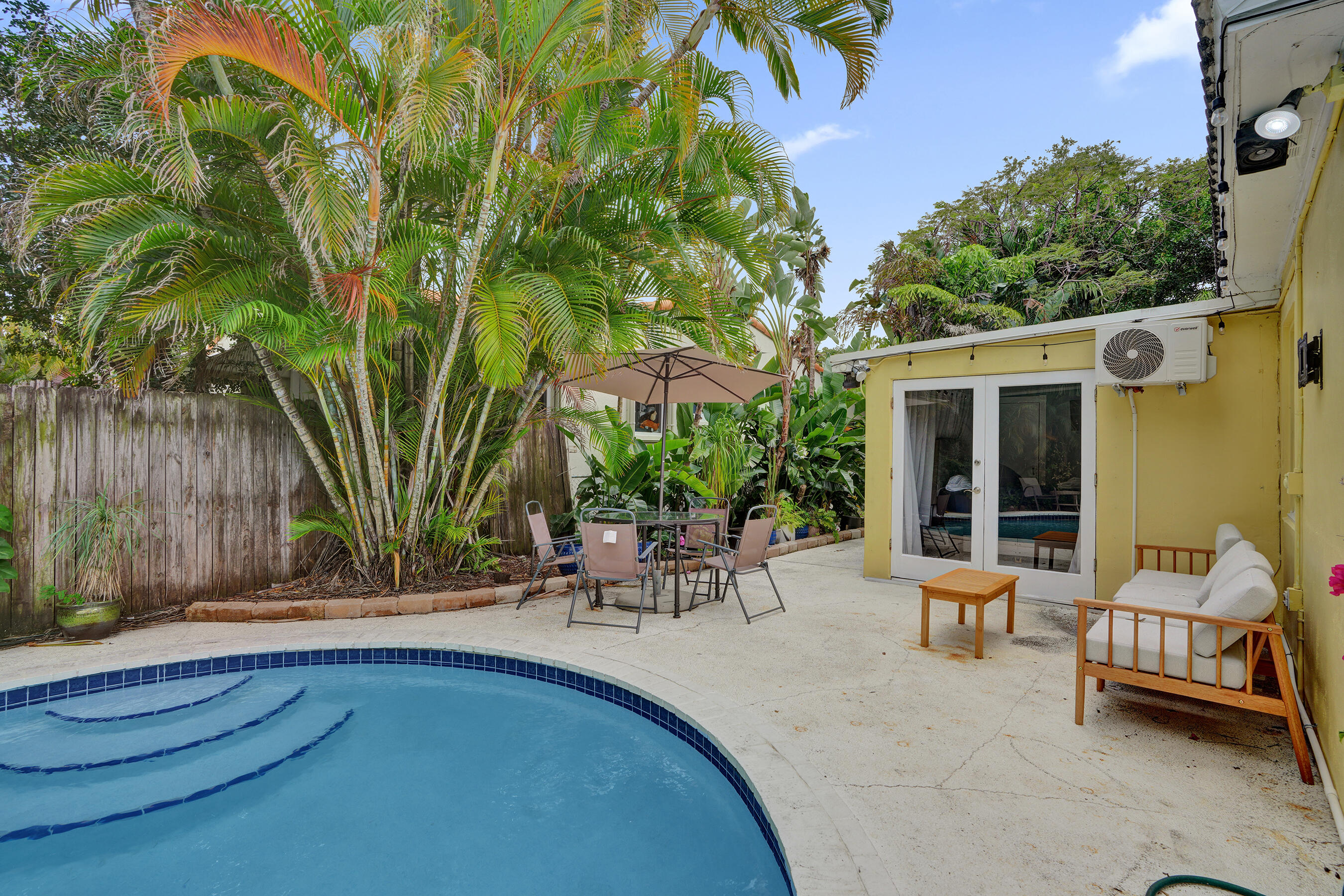 530 NE 11th Fort Lauderdale, FL 33301