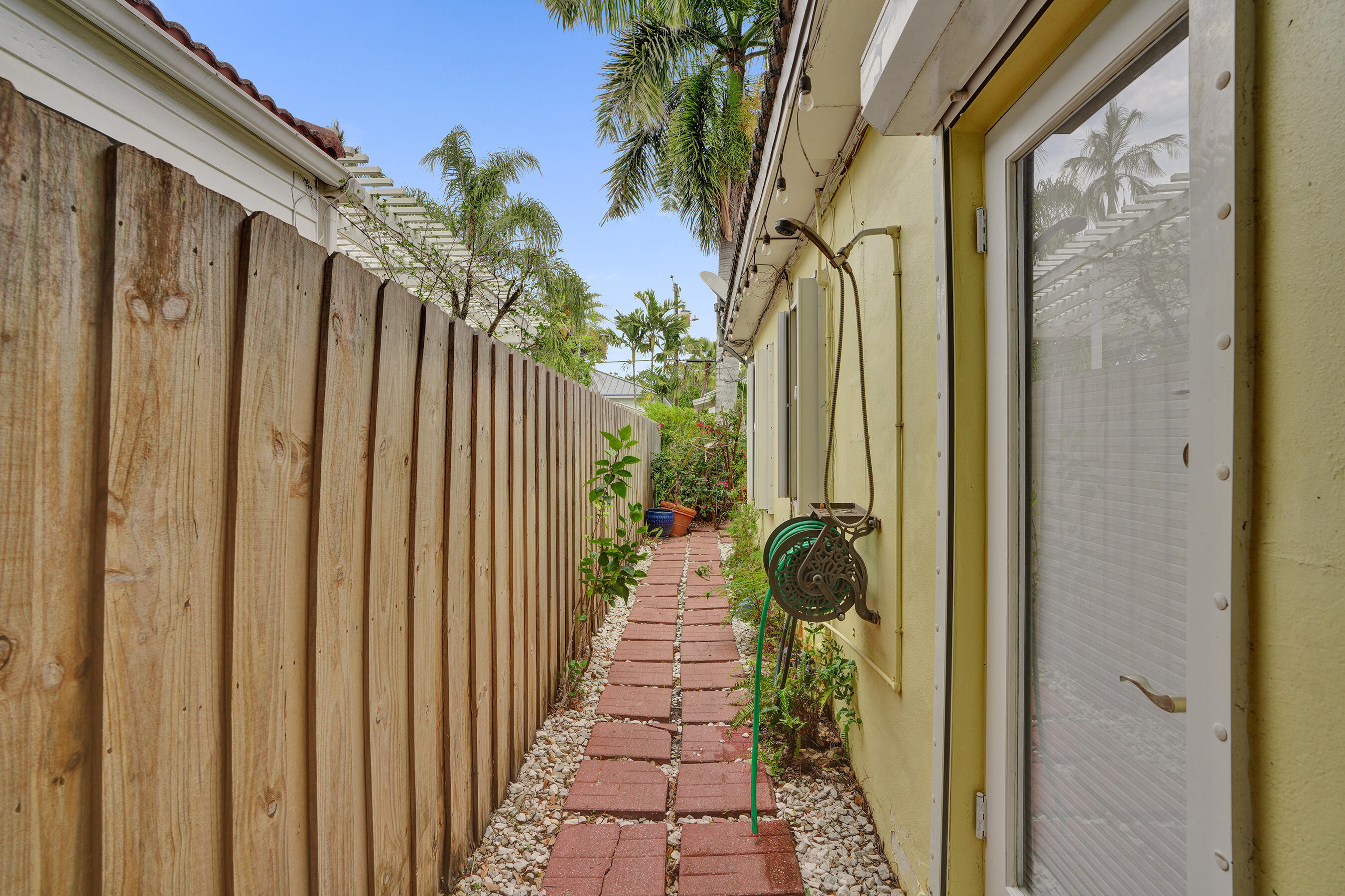 530 NE 11th Fort Lauderdale, FL 33301