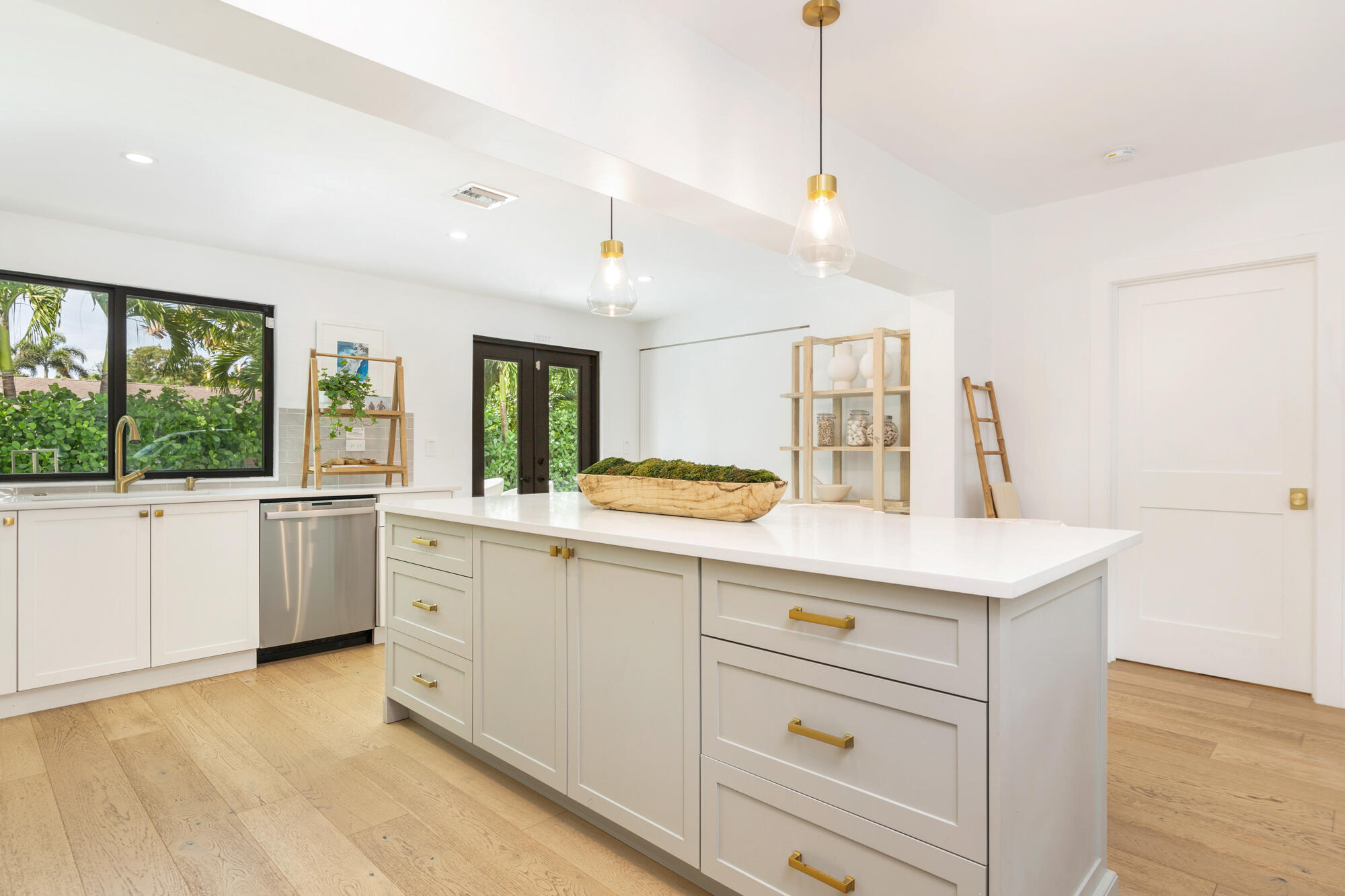 320 Linda West Palm Beach, FL 33405