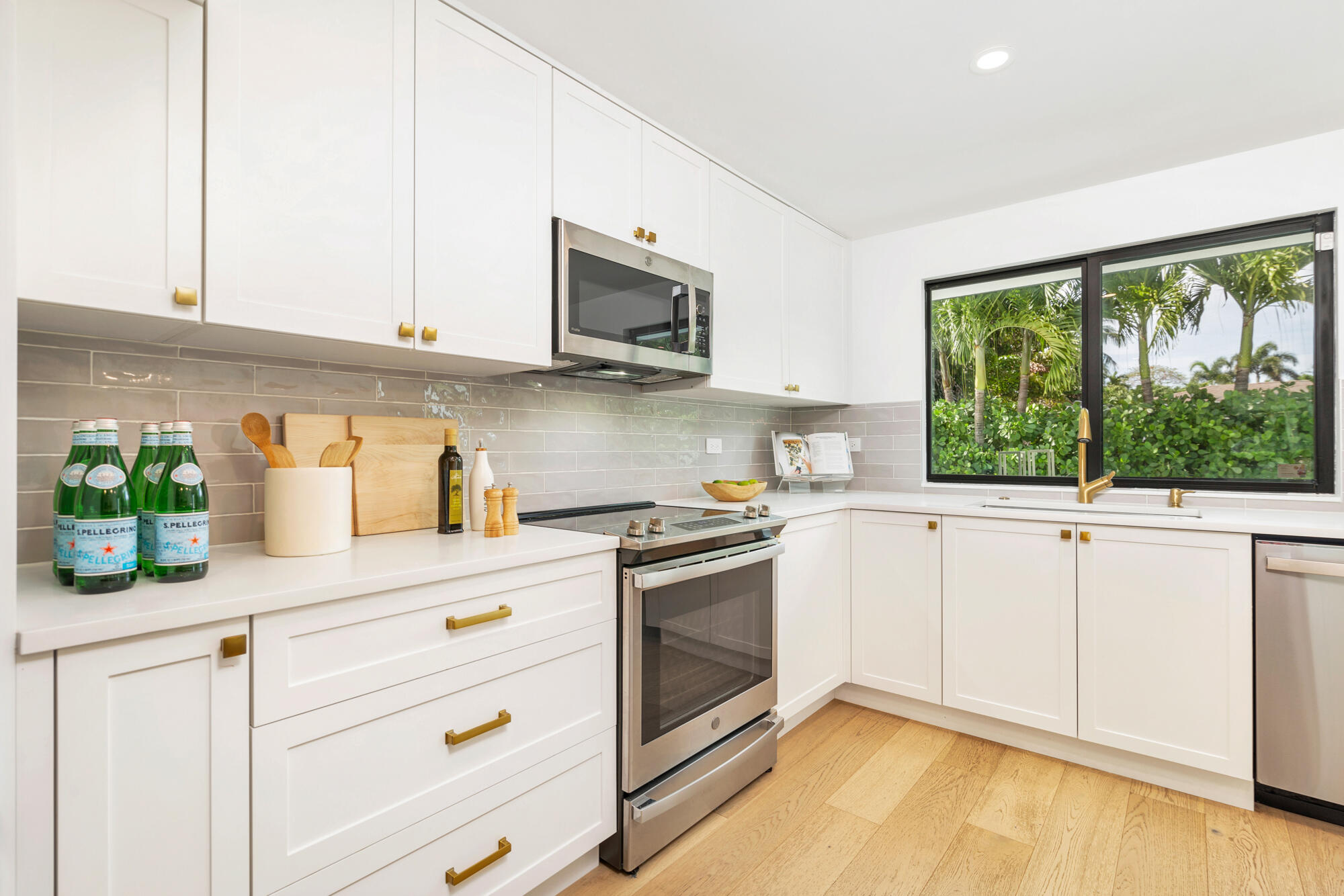 320 Linda West Palm Beach, FL 33405