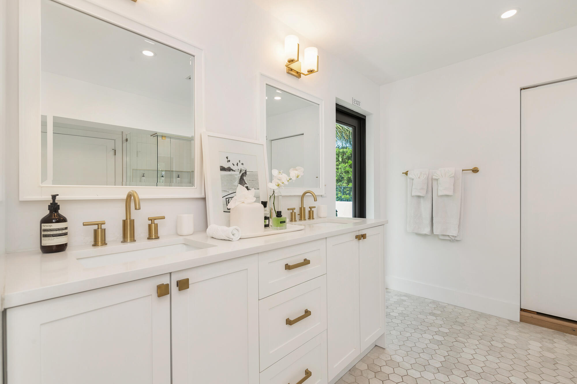 320 Linda West Palm Beach, FL 33405