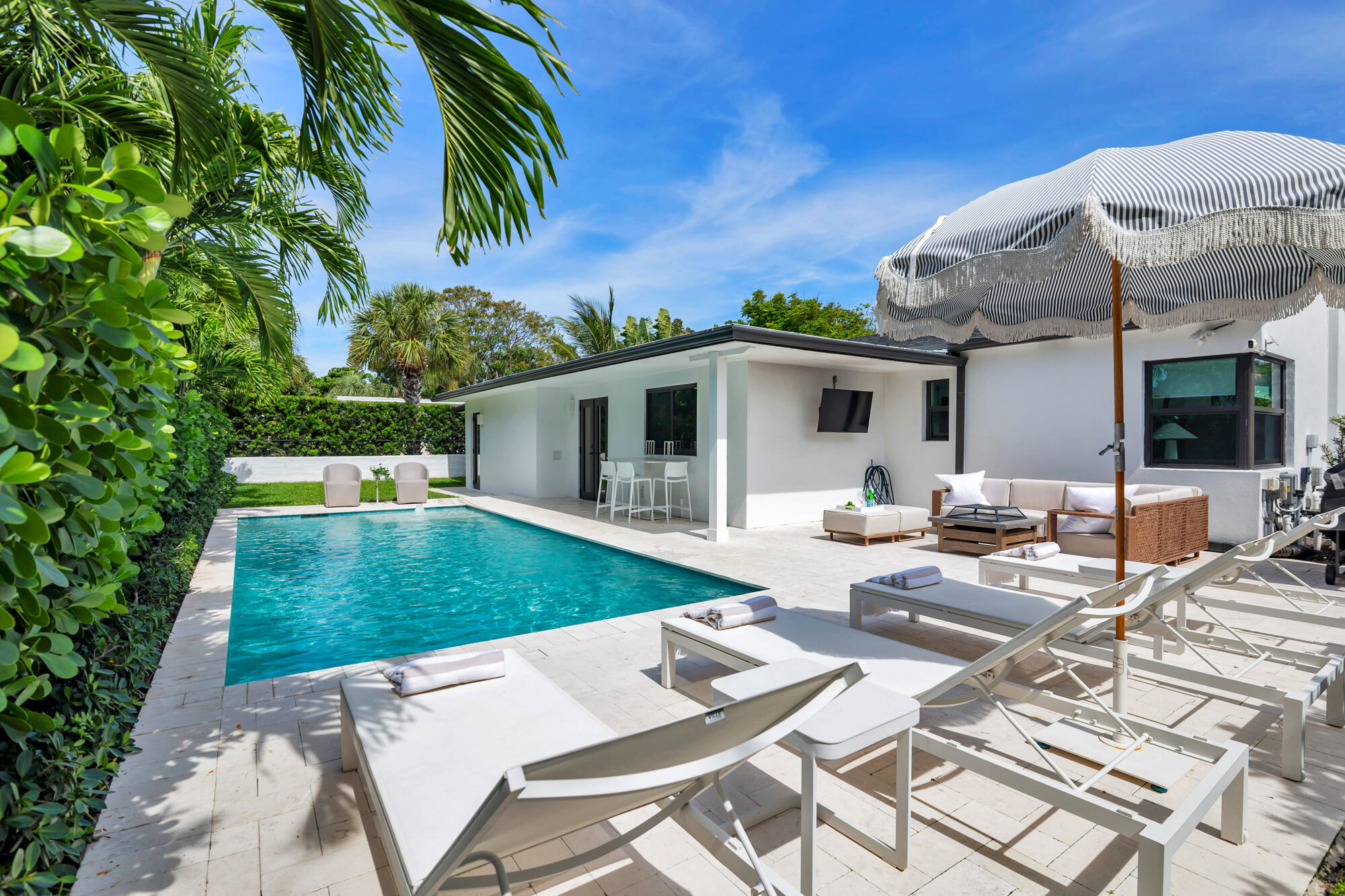 320 Linda West Palm Beach, FL 33405