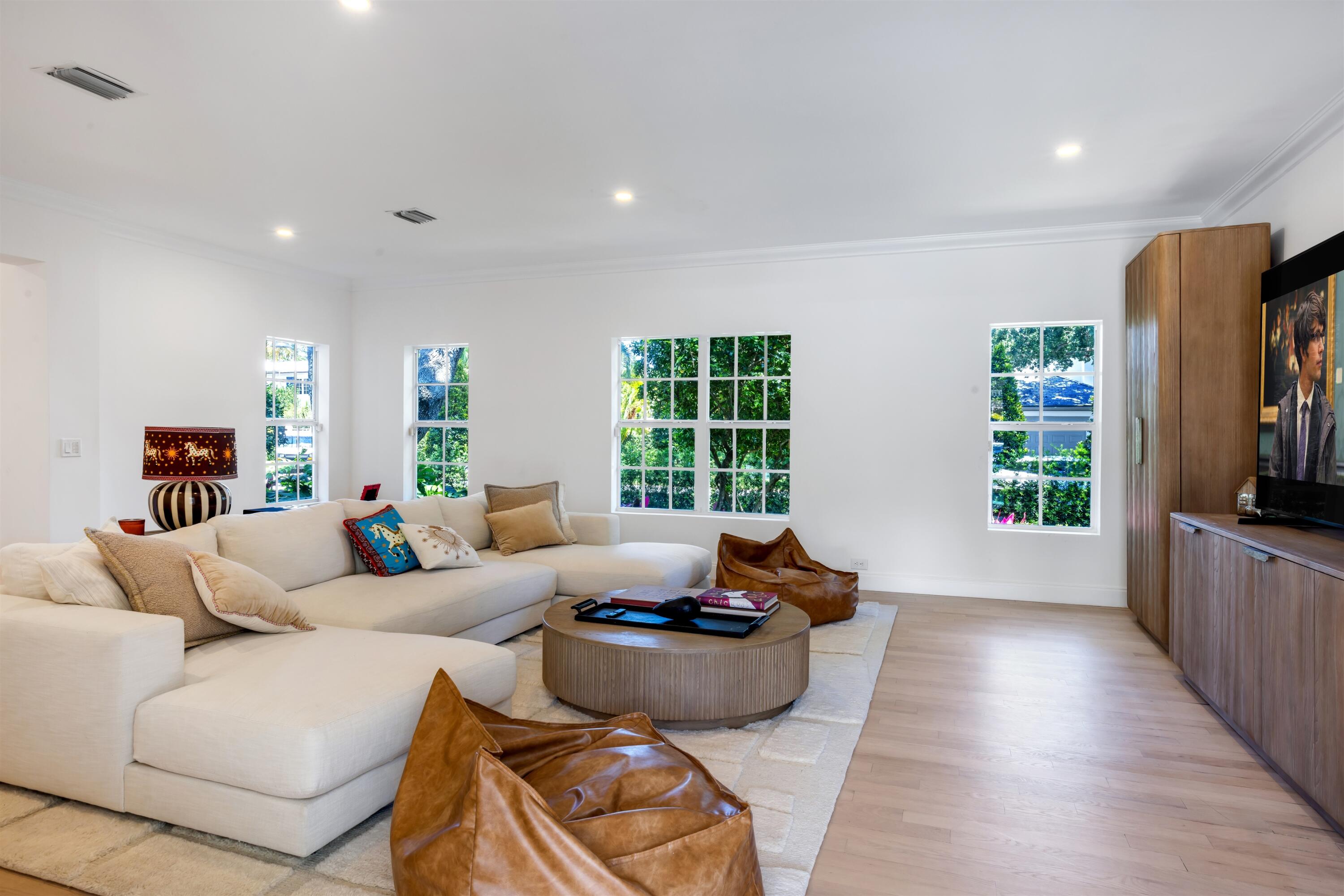 609 Coral Fort Lauderdale, FL 33301