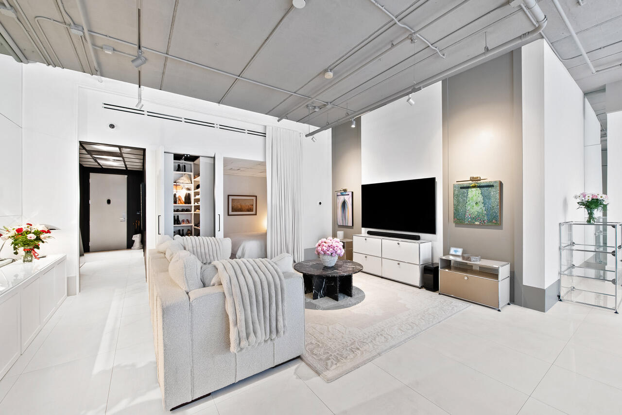 425 N Andrews #206