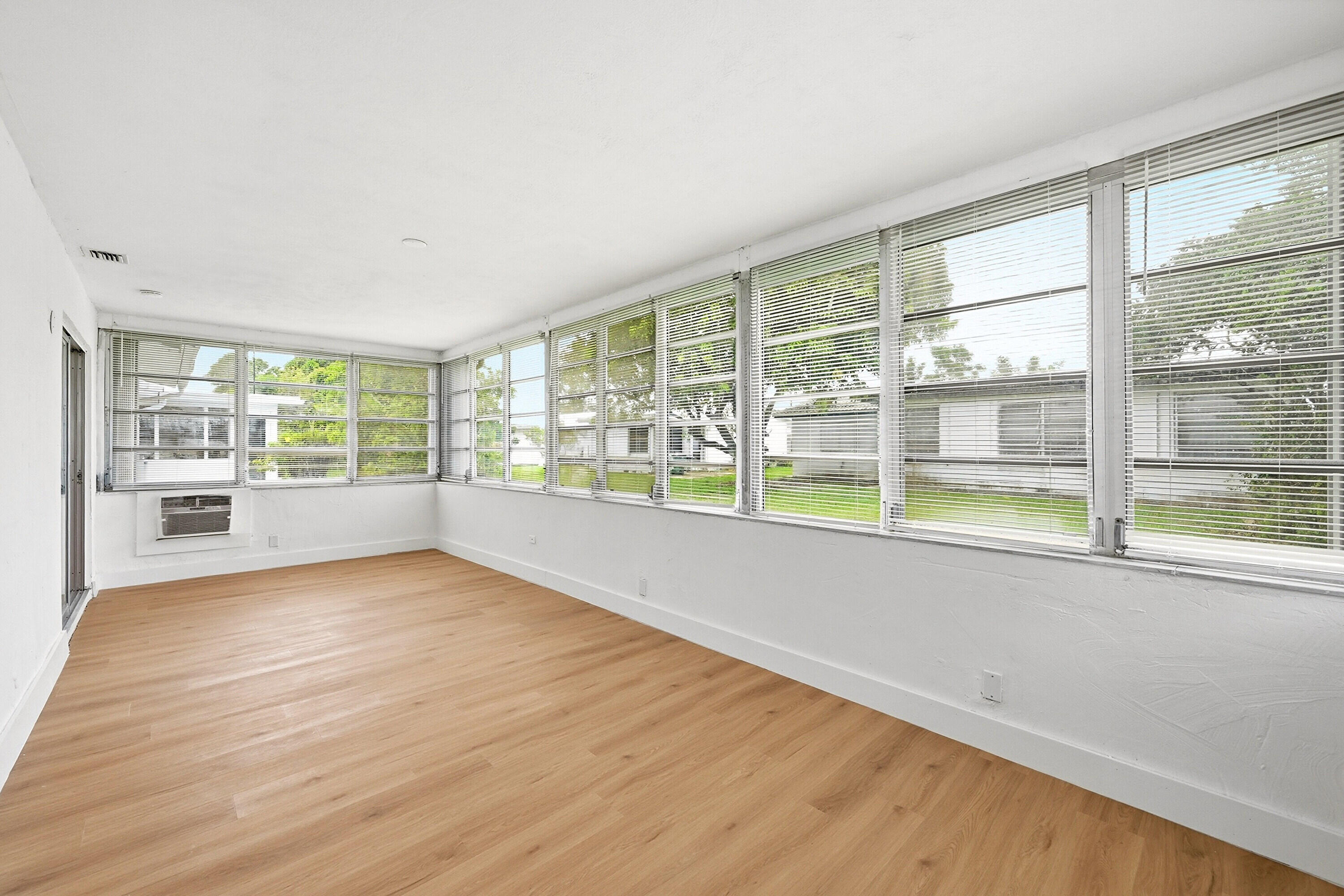 8410 NW 59th Tamarac, FL 33321