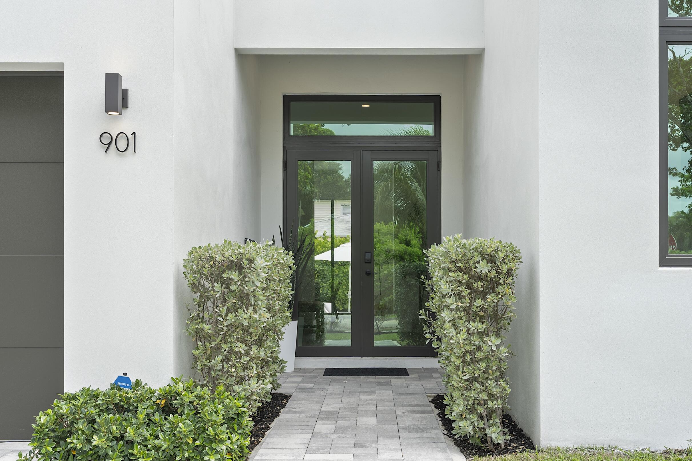901 Upland West Palm Beach, FL 33401