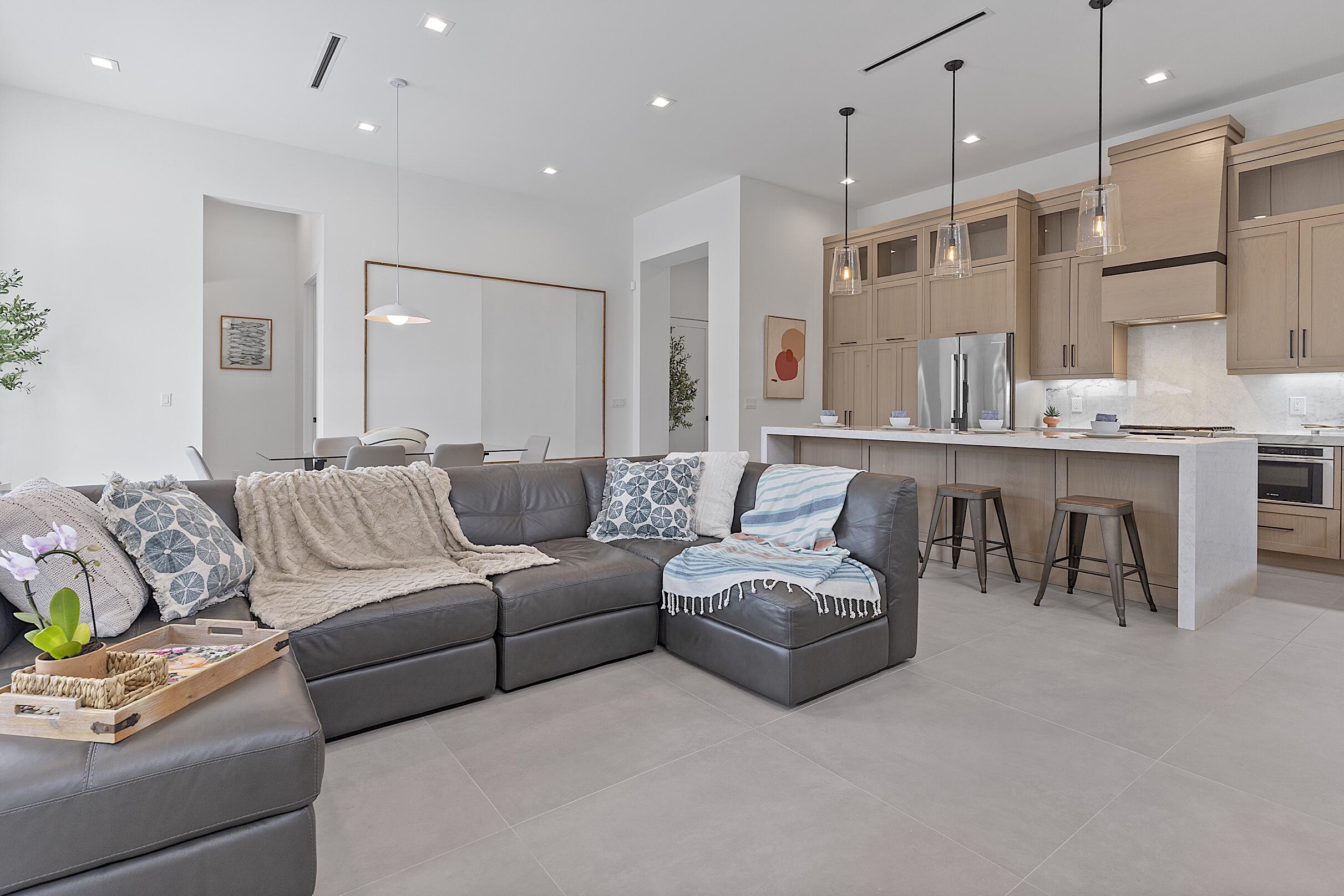 901 Upland West Palm Beach, FL 33401