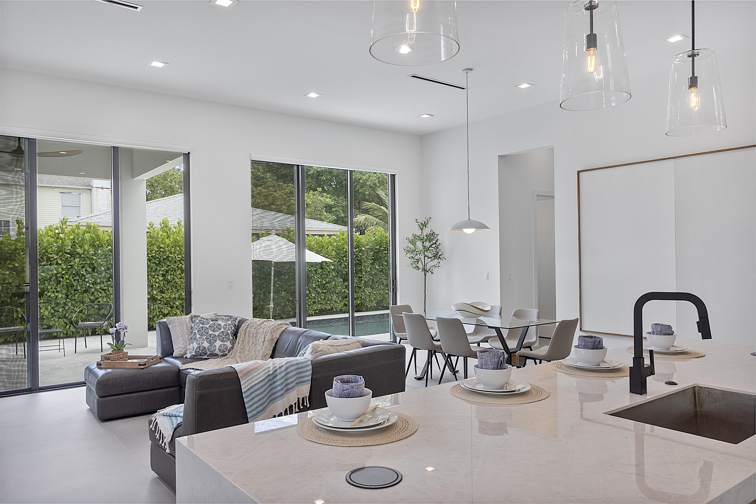 901 Upland West Palm Beach, FL 33401