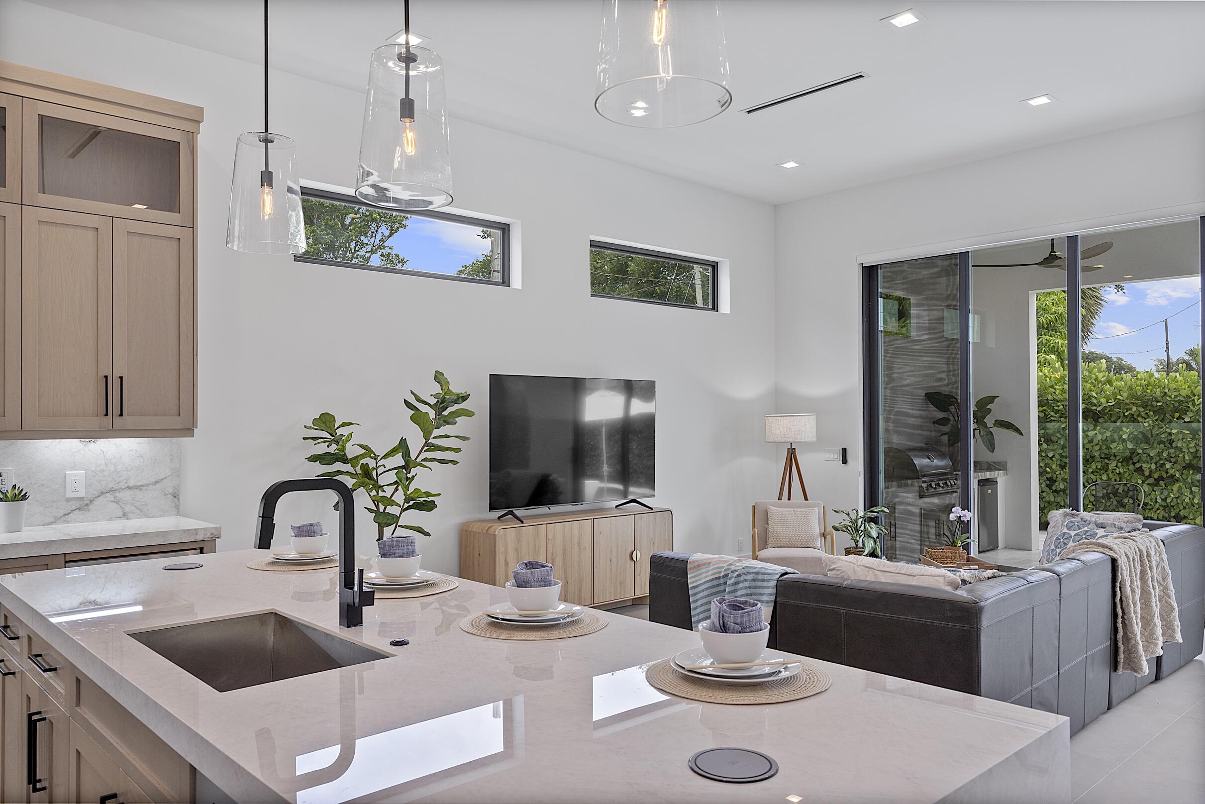 901 Upland West Palm Beach, FL 33401