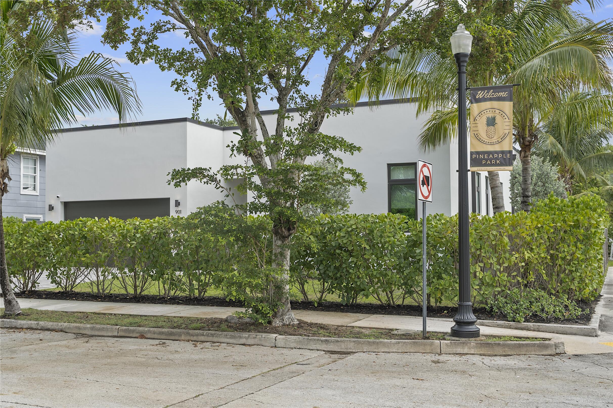 901 Upland West Palm Beach, FL 33401
