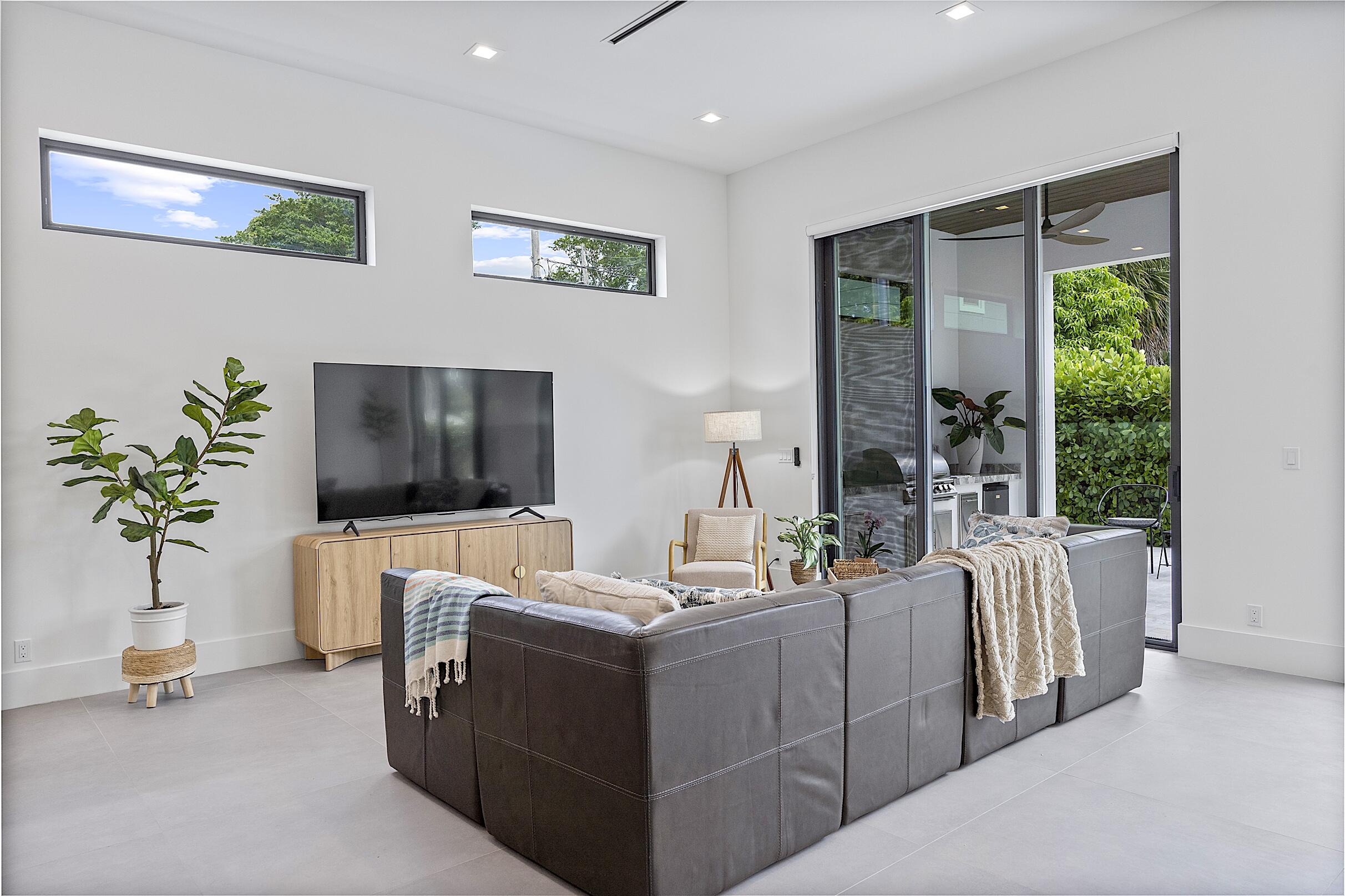 901 Upland West Palm Beach, FL 33401