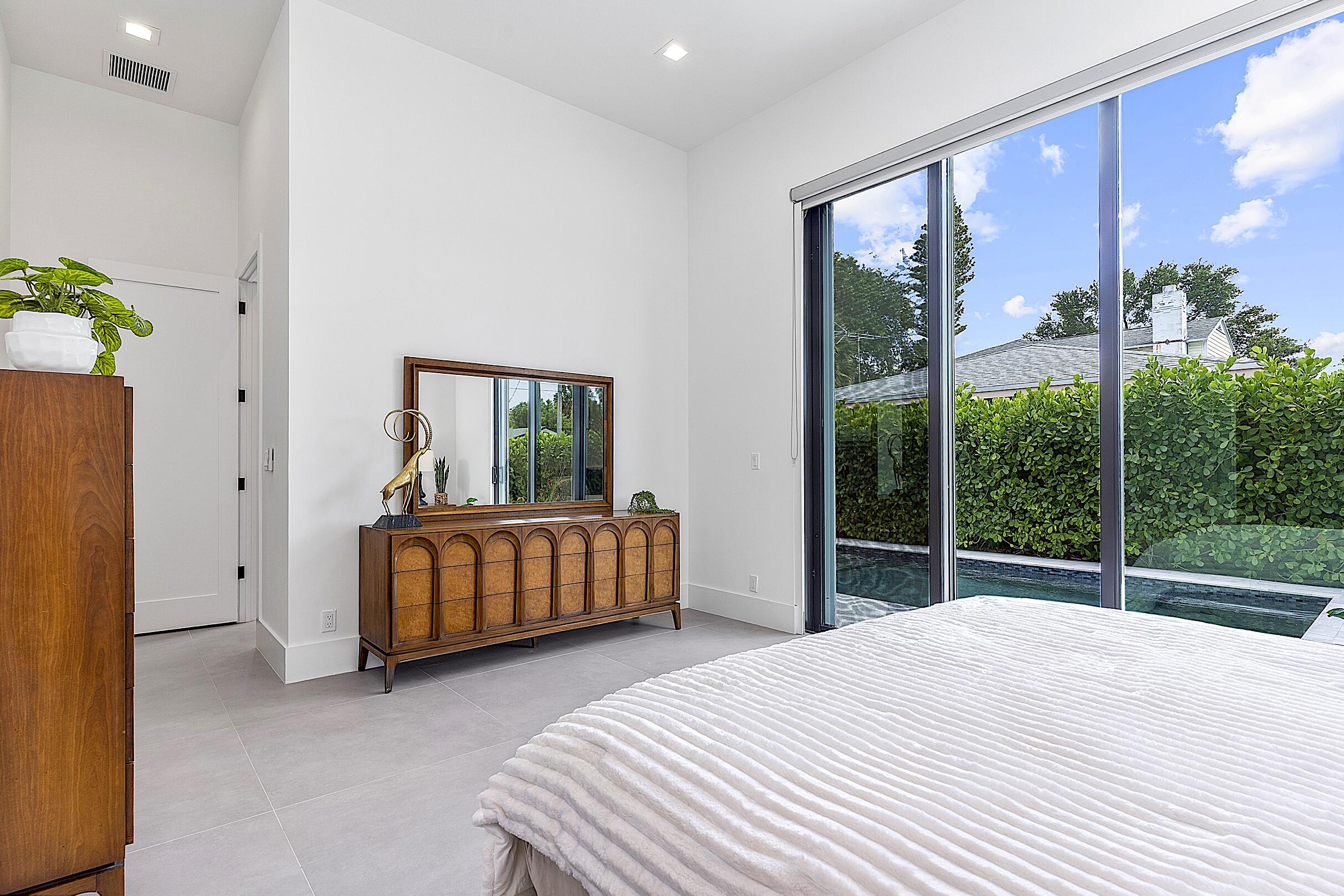 901 Upland West Palm Beach, FL 33401