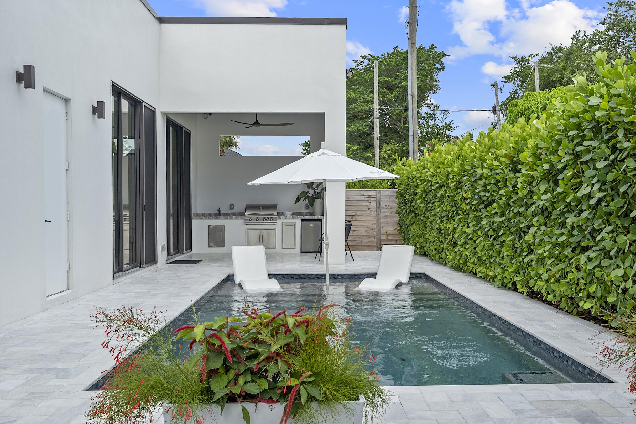 901 Upland West Palm Beach, FL 33401