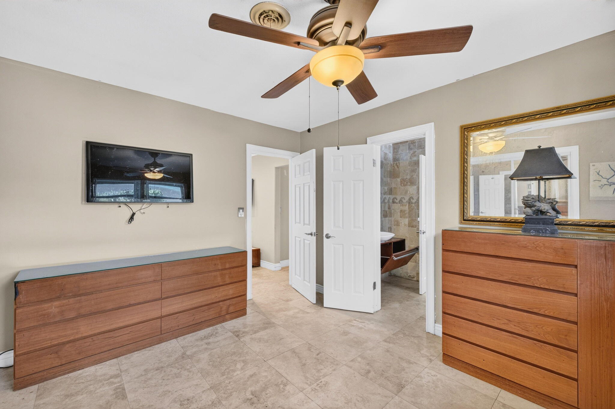 5581 NE 28th Fort Lauderdale, FL 33308