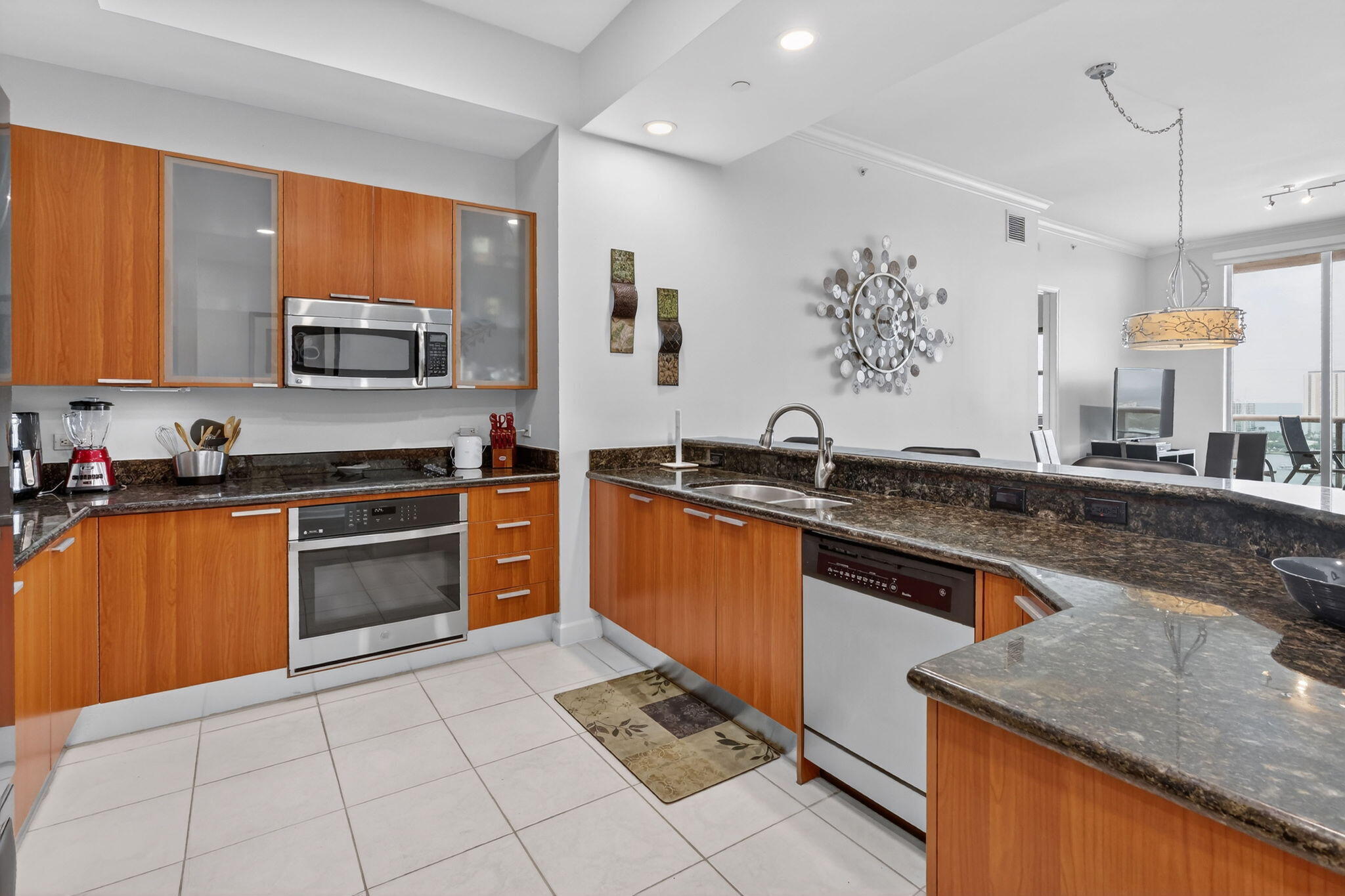 2640 Lake Shr Dr #2608 Riviera Beach, FL 33404