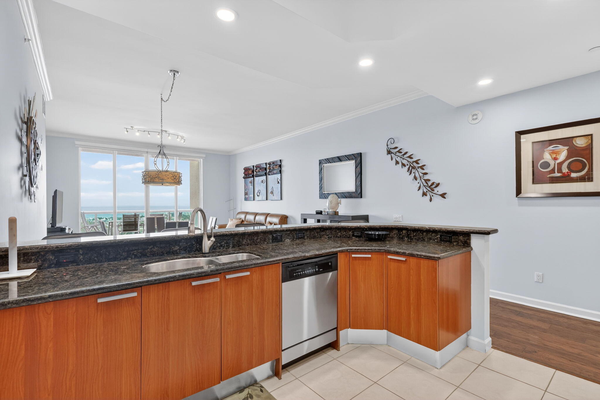 2640 Lake Shr Dr #2608 Riviera Beach, FL 33404
