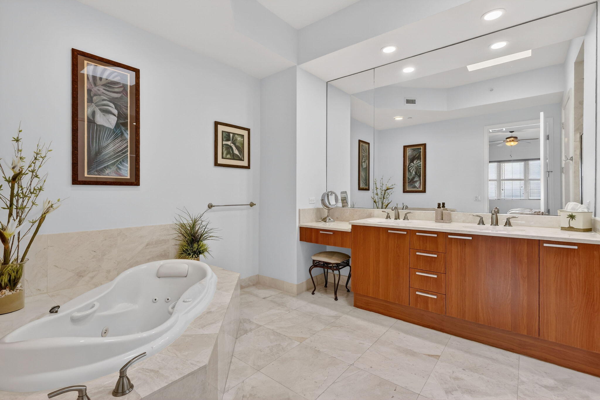 2640 Lake Shr Dr #2608 Riviera Beach, FL 33404