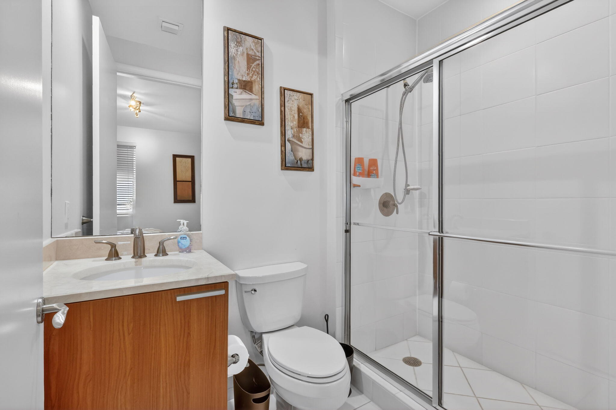 2640 Lake Shr Dr #2608 Riviera Beach, FL 33404