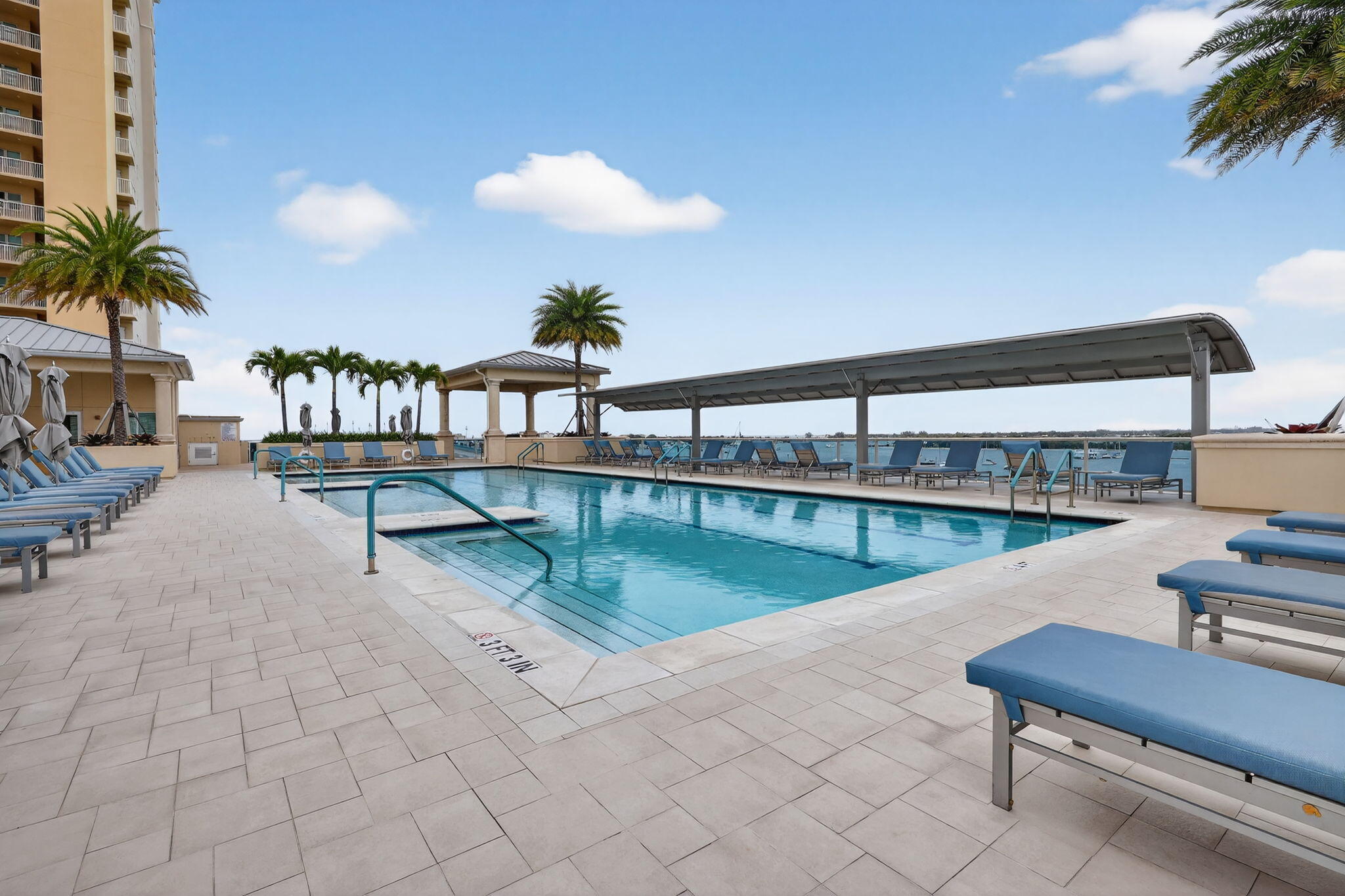 2640 Lake Shr Dr #2608 Riviera Beach, FL 33404