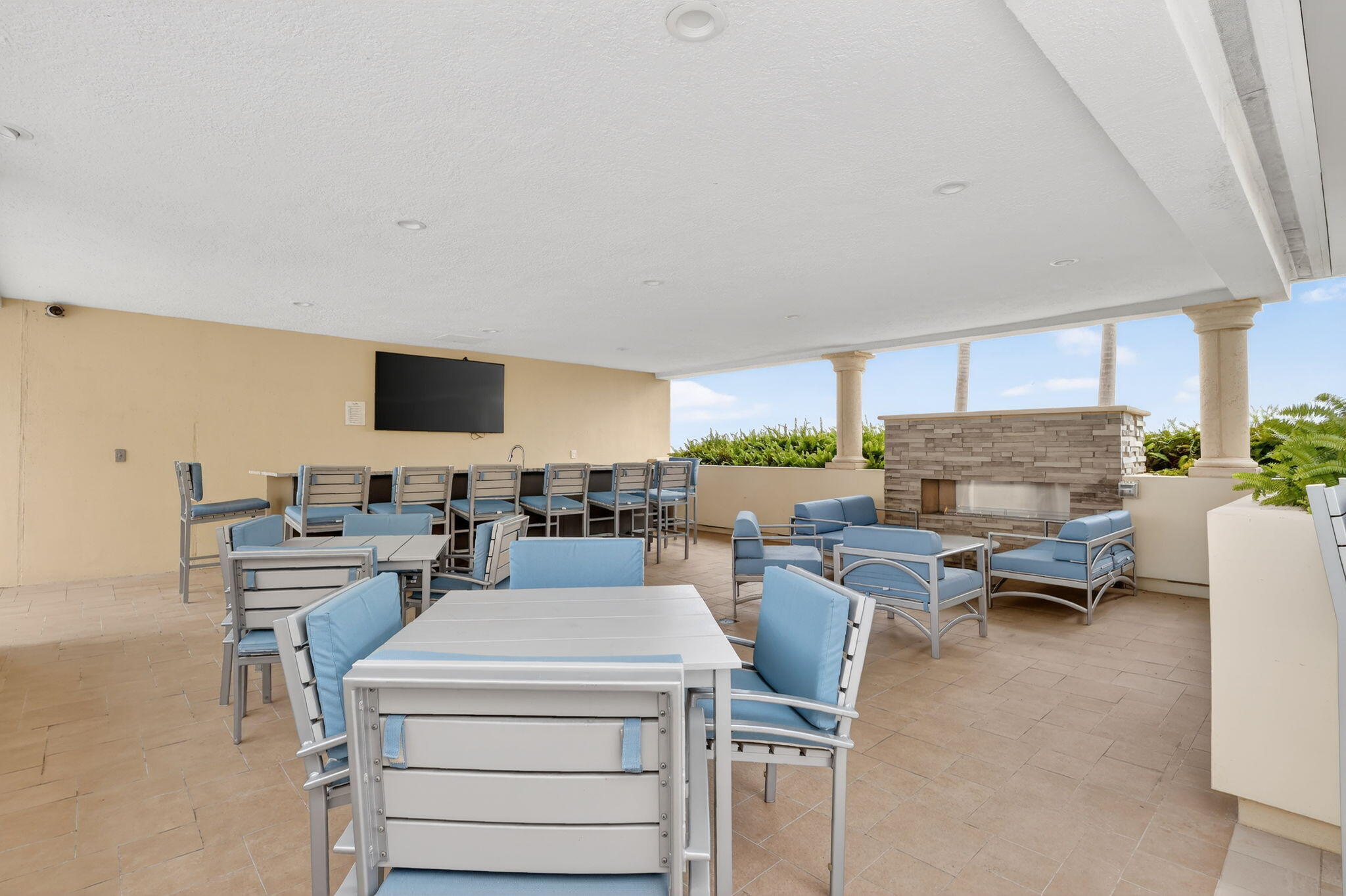 2640 Lake Shr Dr #2608 Riviera Beach, FL 33404