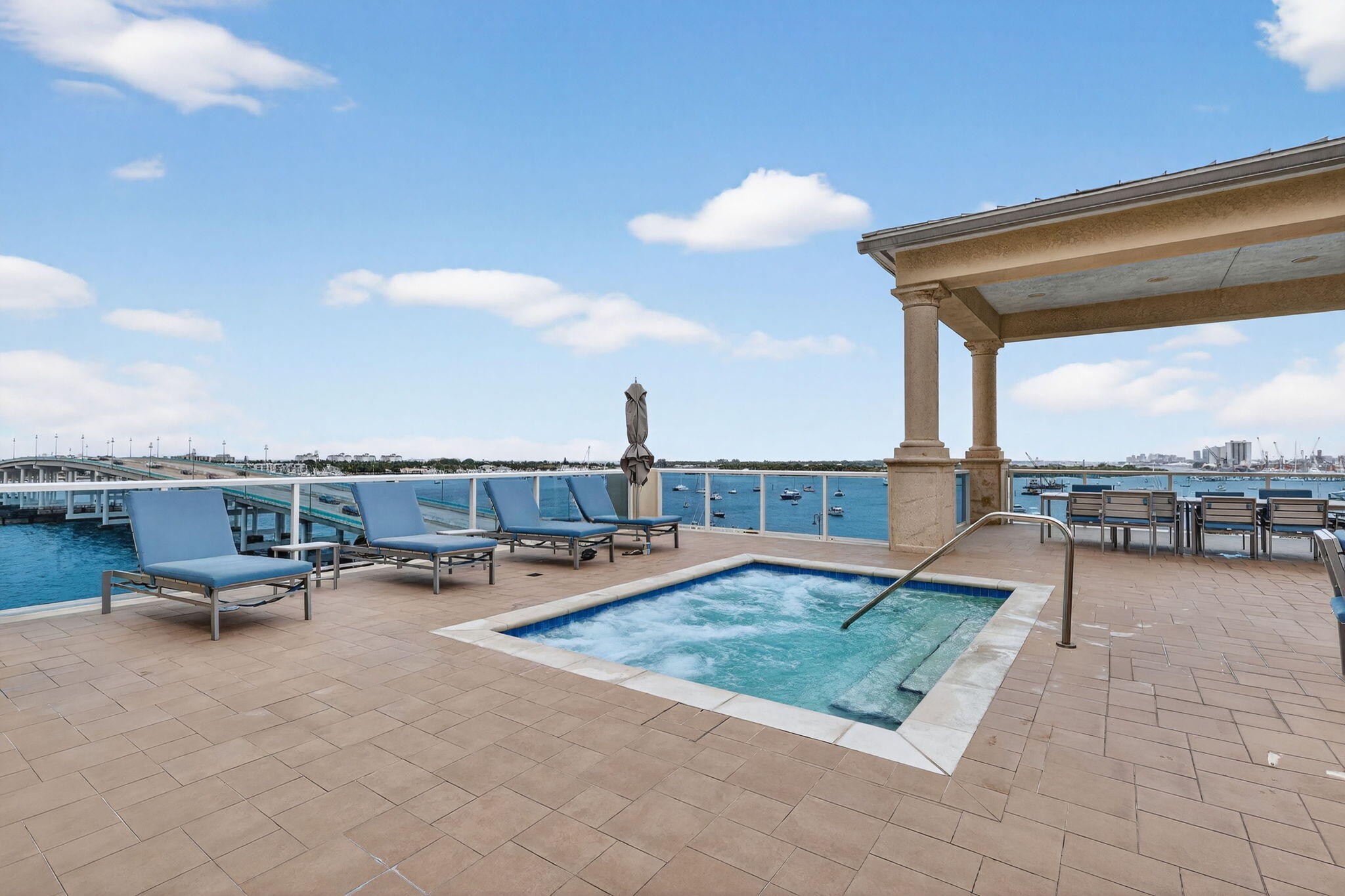 2640 Lake Shr Dr #2608 Riviera Beach, FL 33404