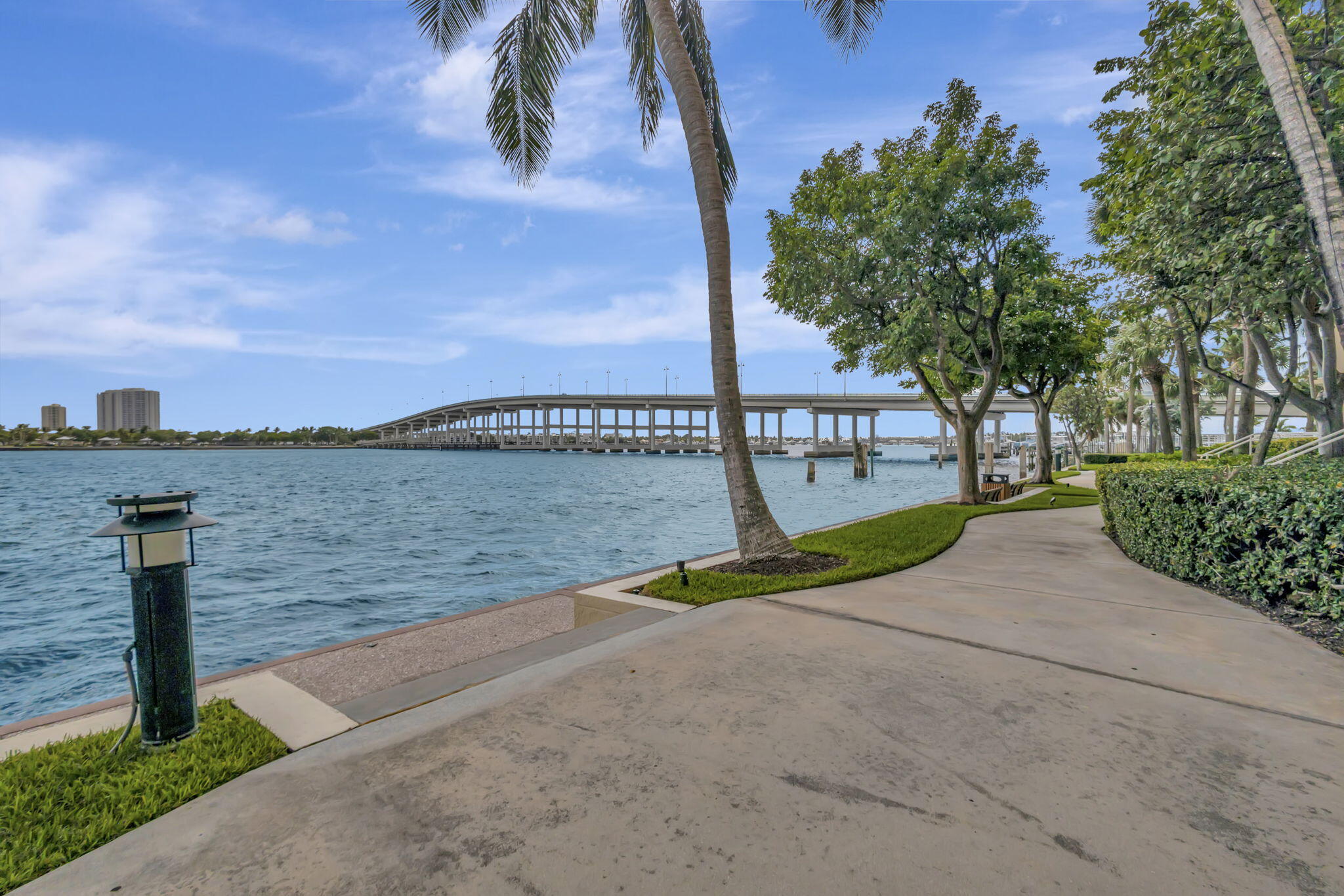 2640 Lake Shr Dr #2608 Riviera Beach, FL 33404
