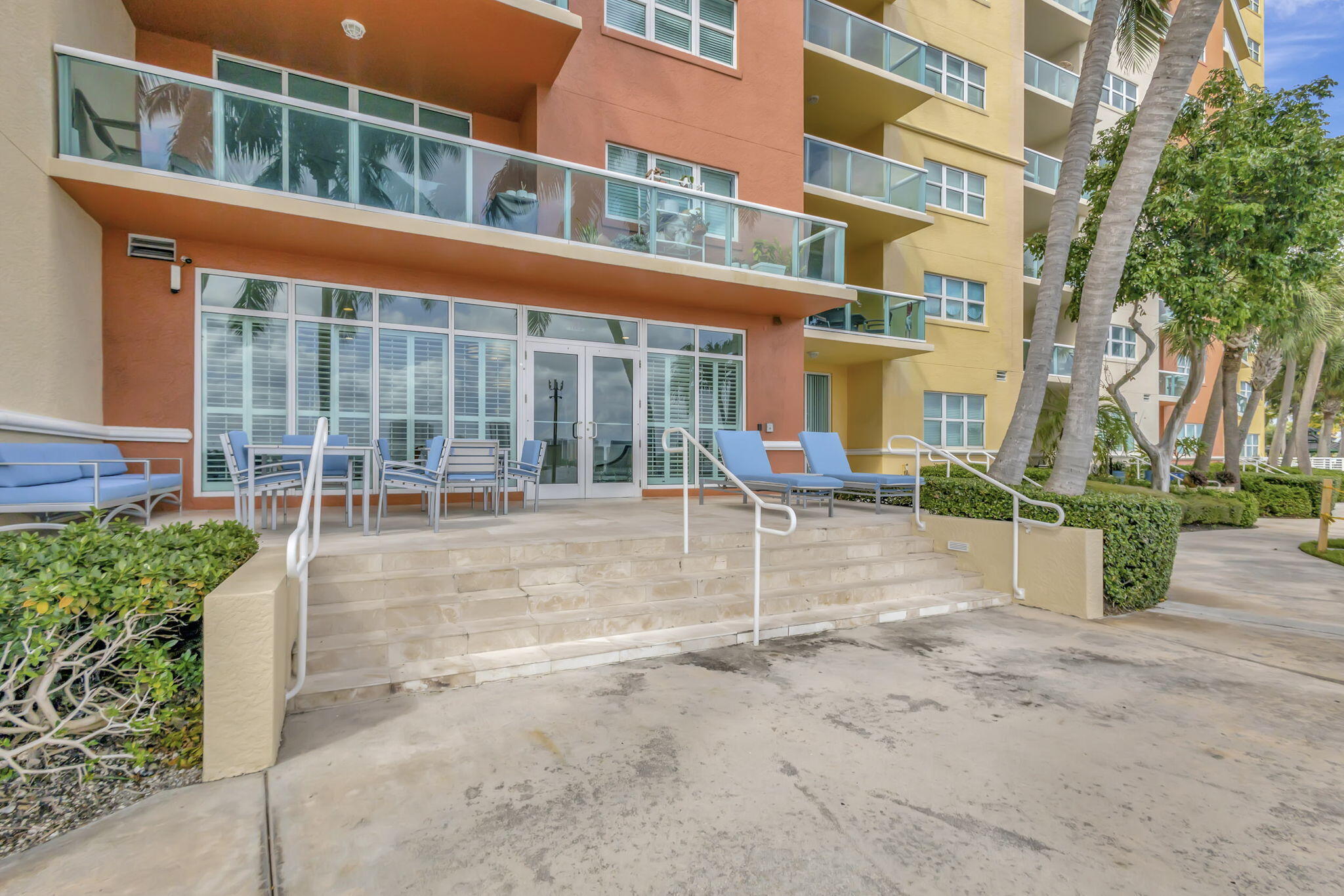 2640 Lake Shr Dr #2608 Riviera Beach, FL 33404