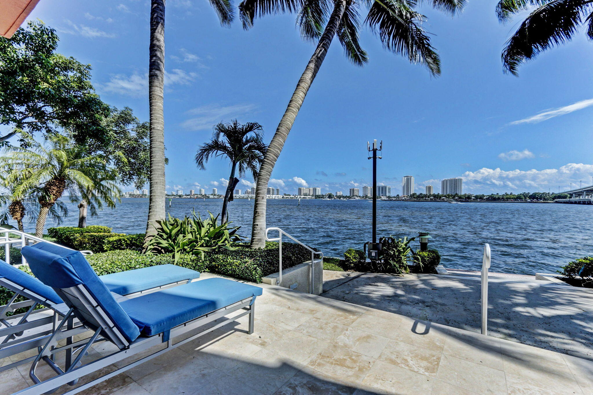 2640 Lake Shr Dr #2608 Riviera Beach, FL 33404