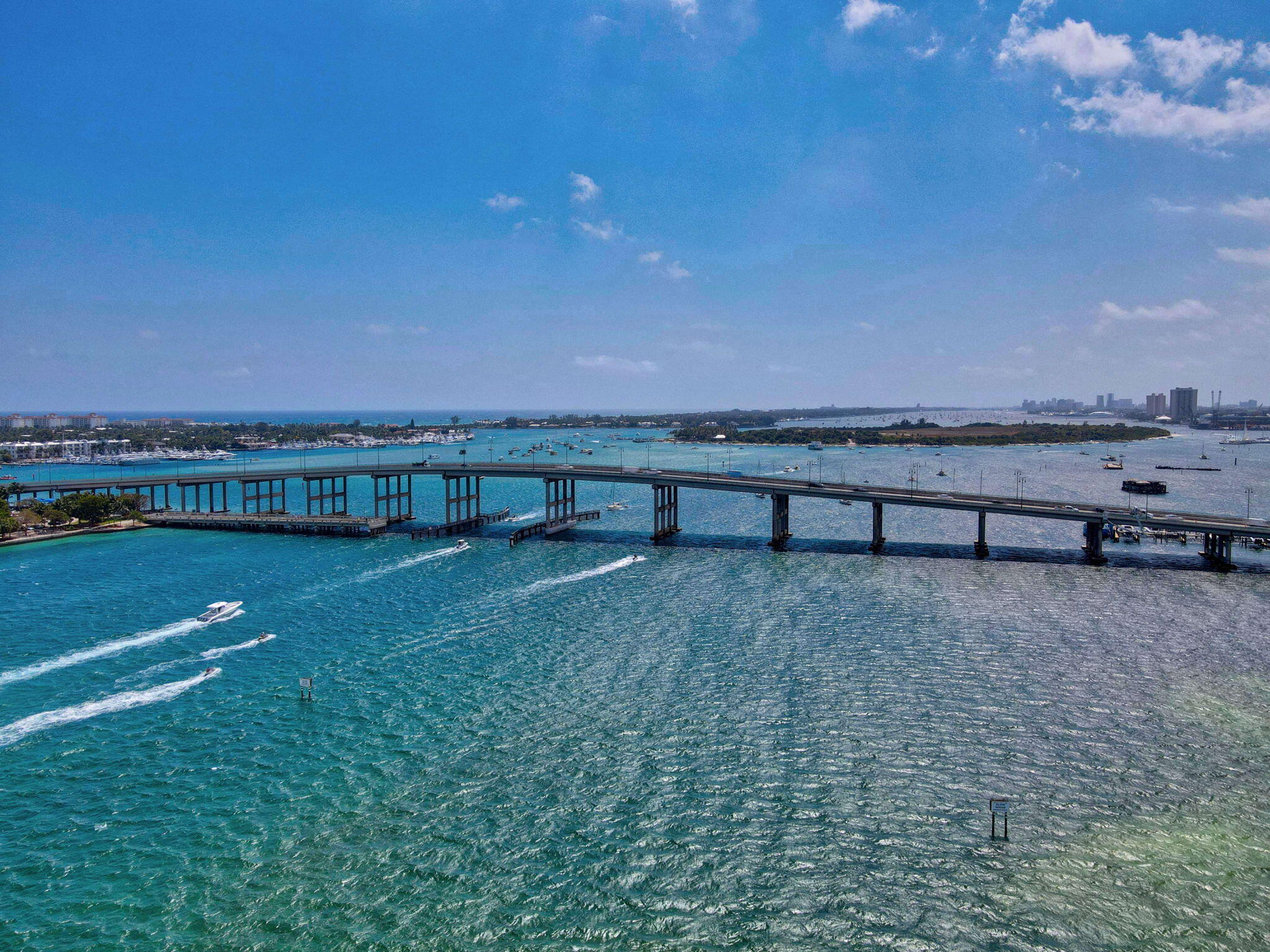 2640 Lake Shr Dr #2608 Riviera Beach, FL 33404