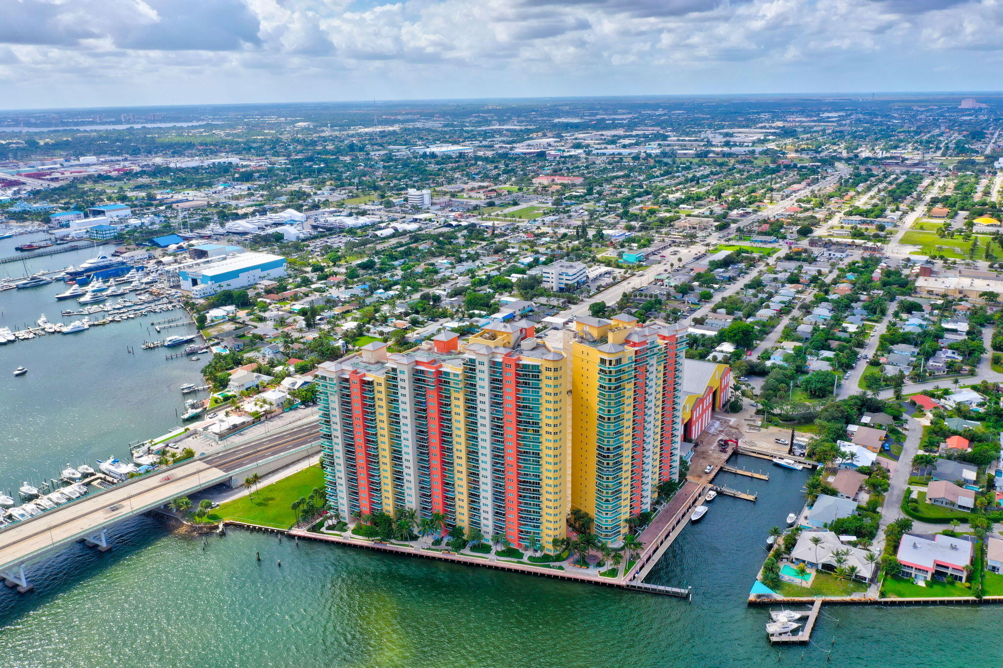2640 Lake Shr Dr #2608 Riviera Beach, FL 33404