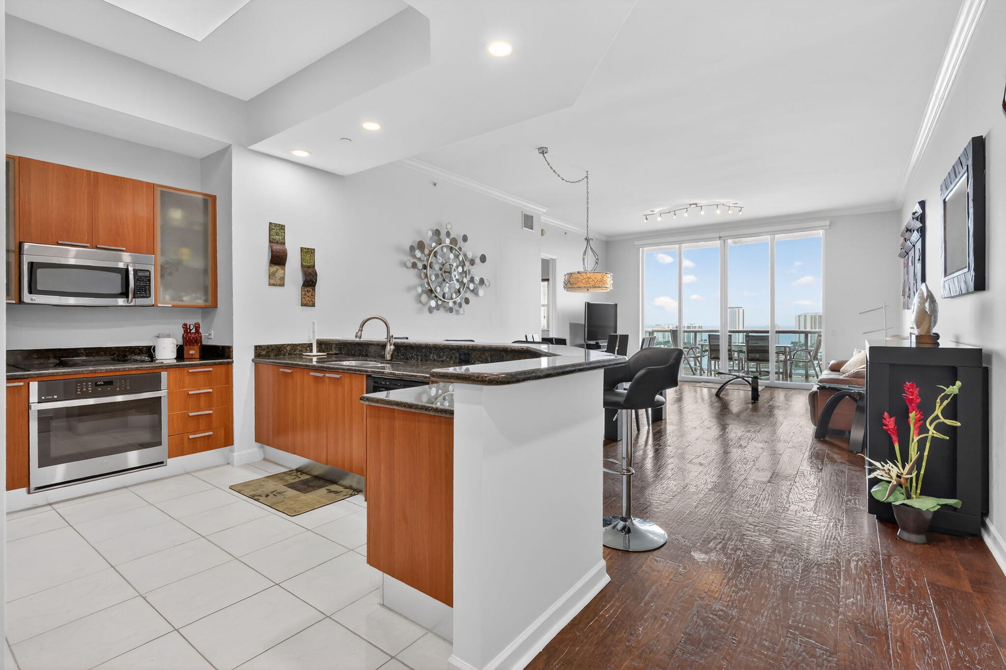 2640 Lake Shr Dr #2608 Riviera Beach, FL 33404