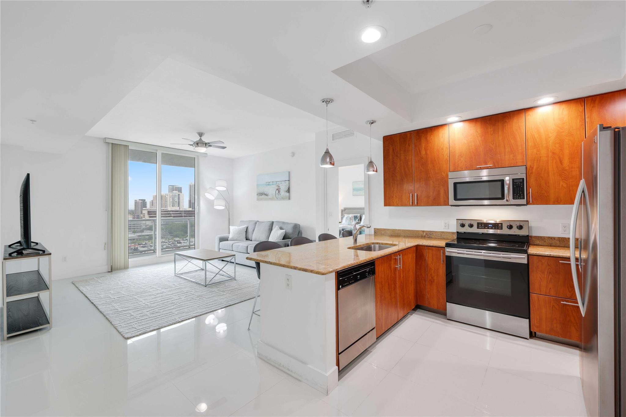 315 NE 3rd Ave #1404