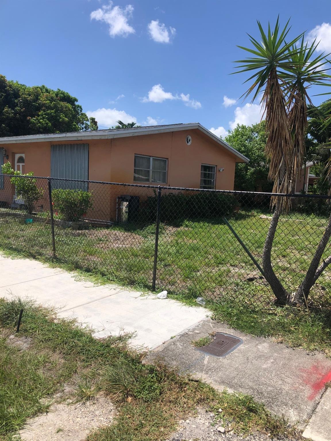 3061 NW 2nd St