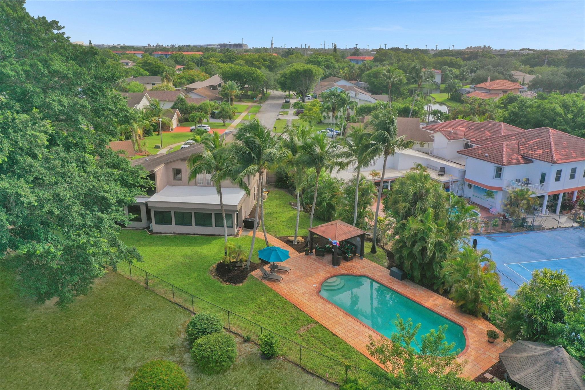 750 Bluebird Ln