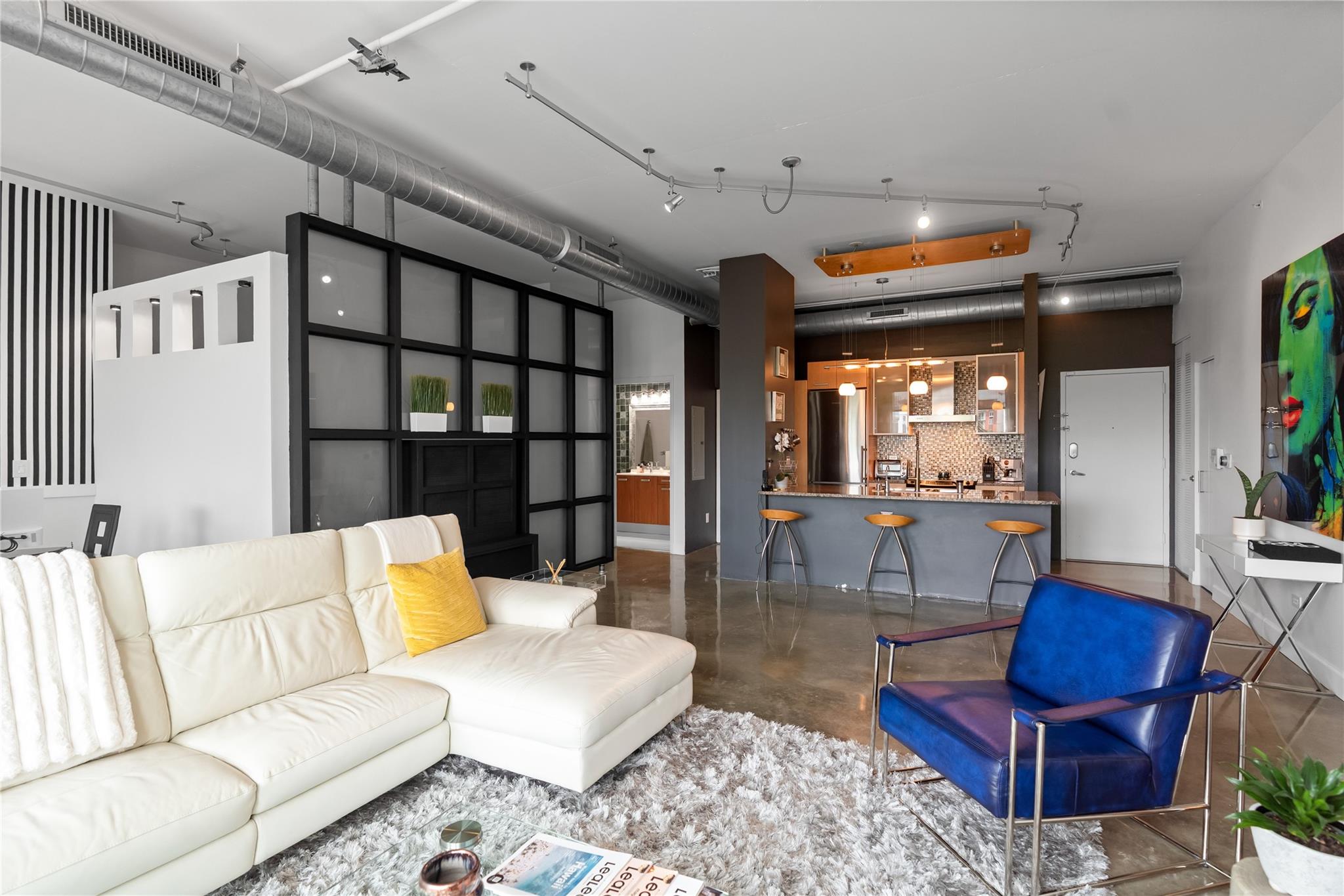 313 NE 2nd St #405