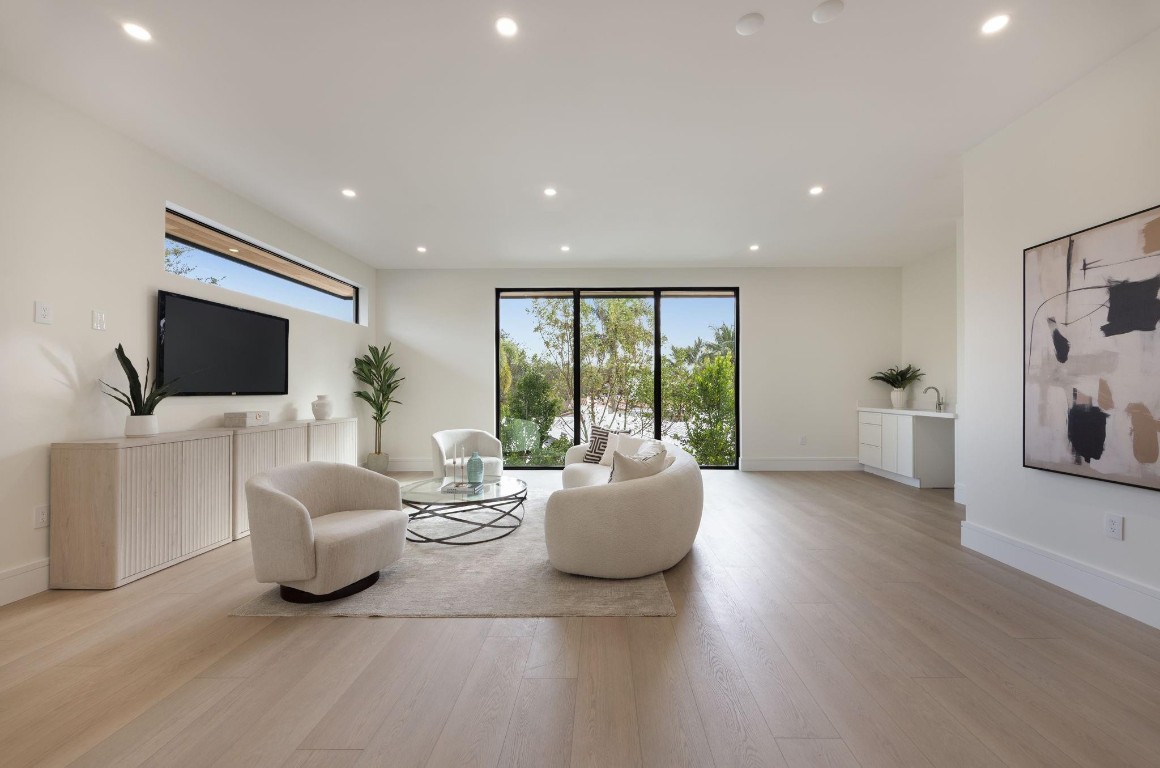 1627 Coral Rdg Fort Lauderdale, FL 33305