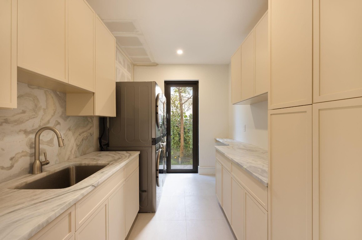 1627 Coral Rdg Fort Lauderdale, FL 33305