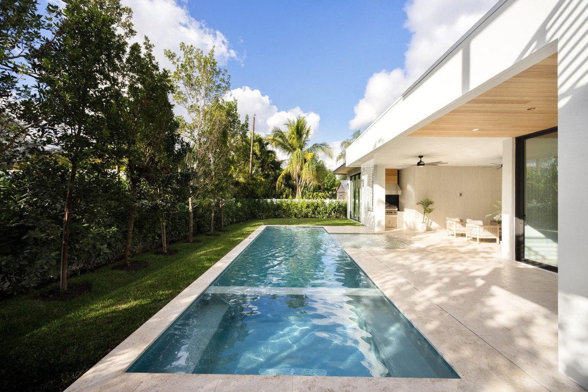 1627 Coral Rdg Fort Lauderdale, FL 33305