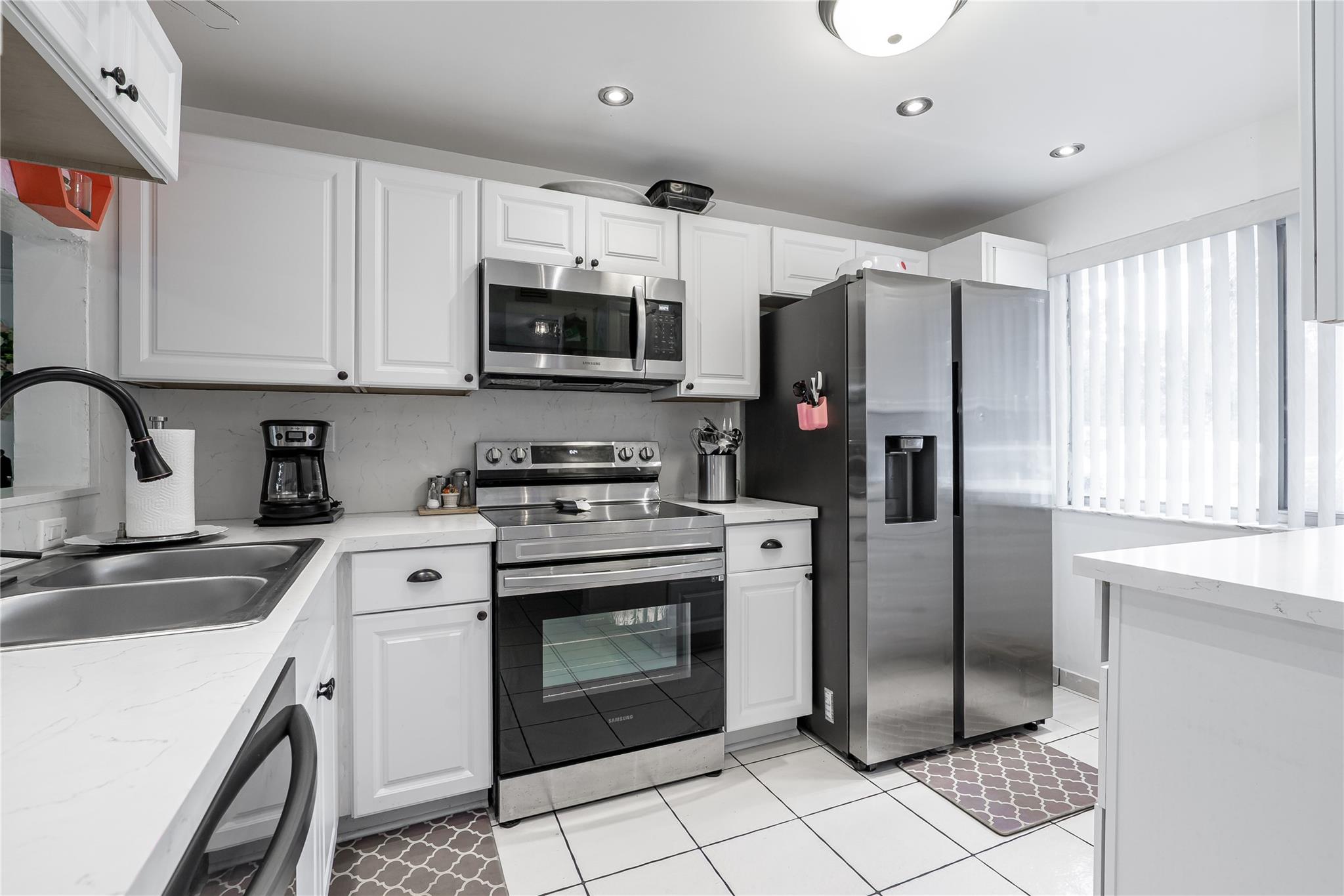 3601 Inverrary Dr #107