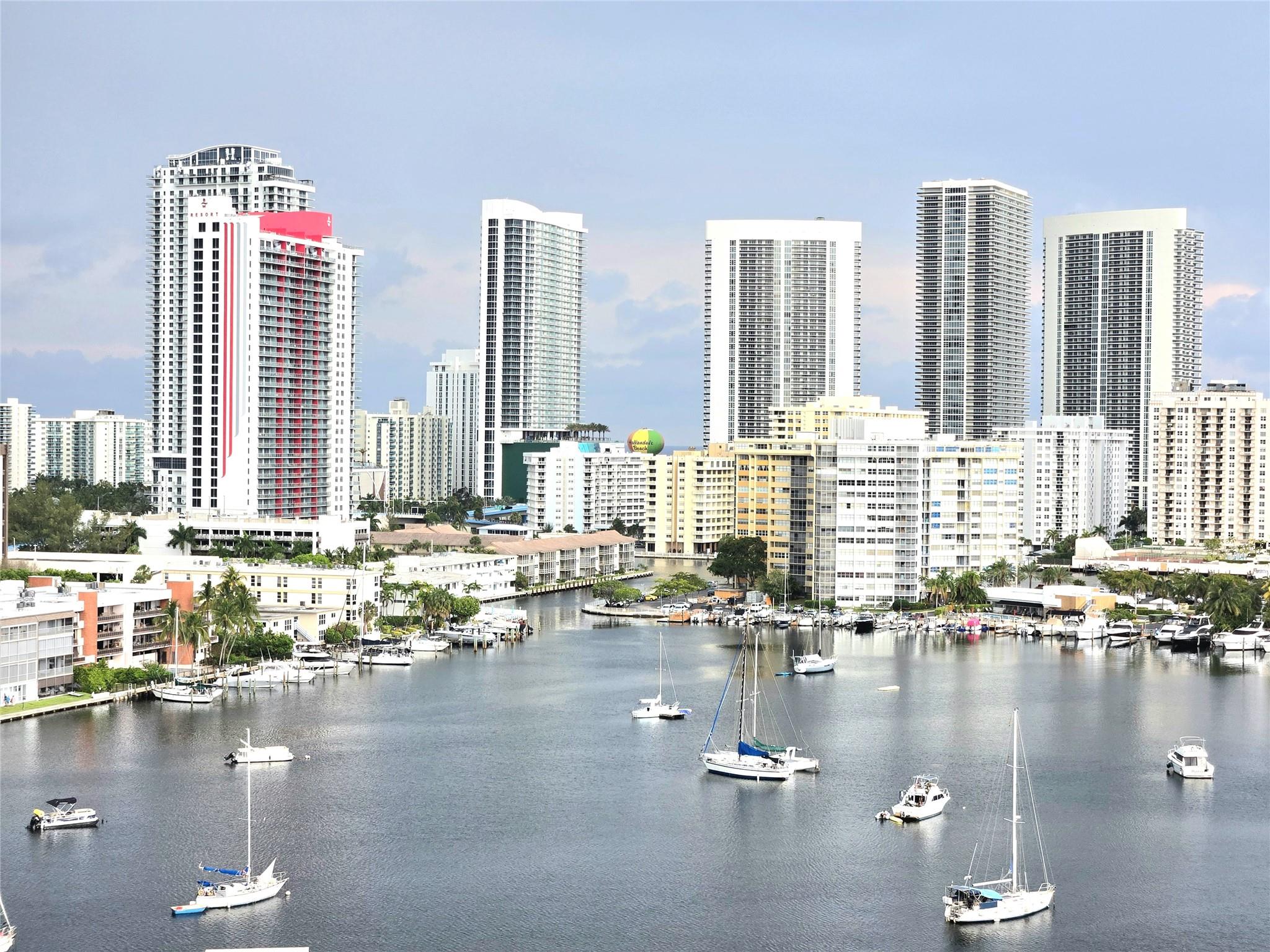 437 Golden Isles Dr #15G