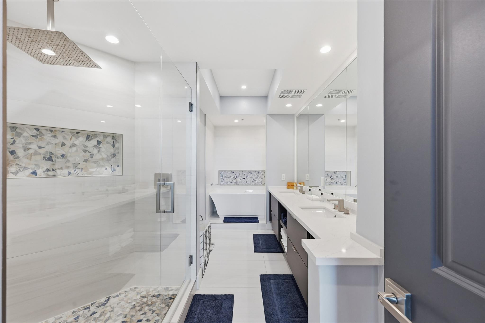 315 NE 3rd #1006 Fort Lauderdale, FL 33301