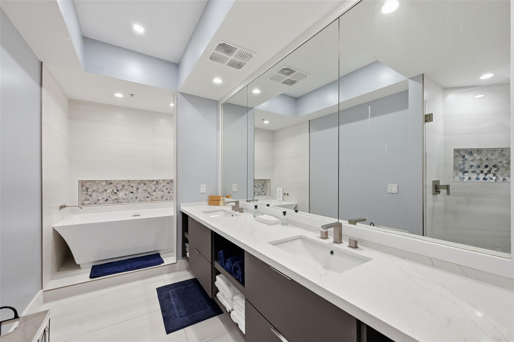 315 NE 3rd #1006 Fort Lauderdale, FL 33301