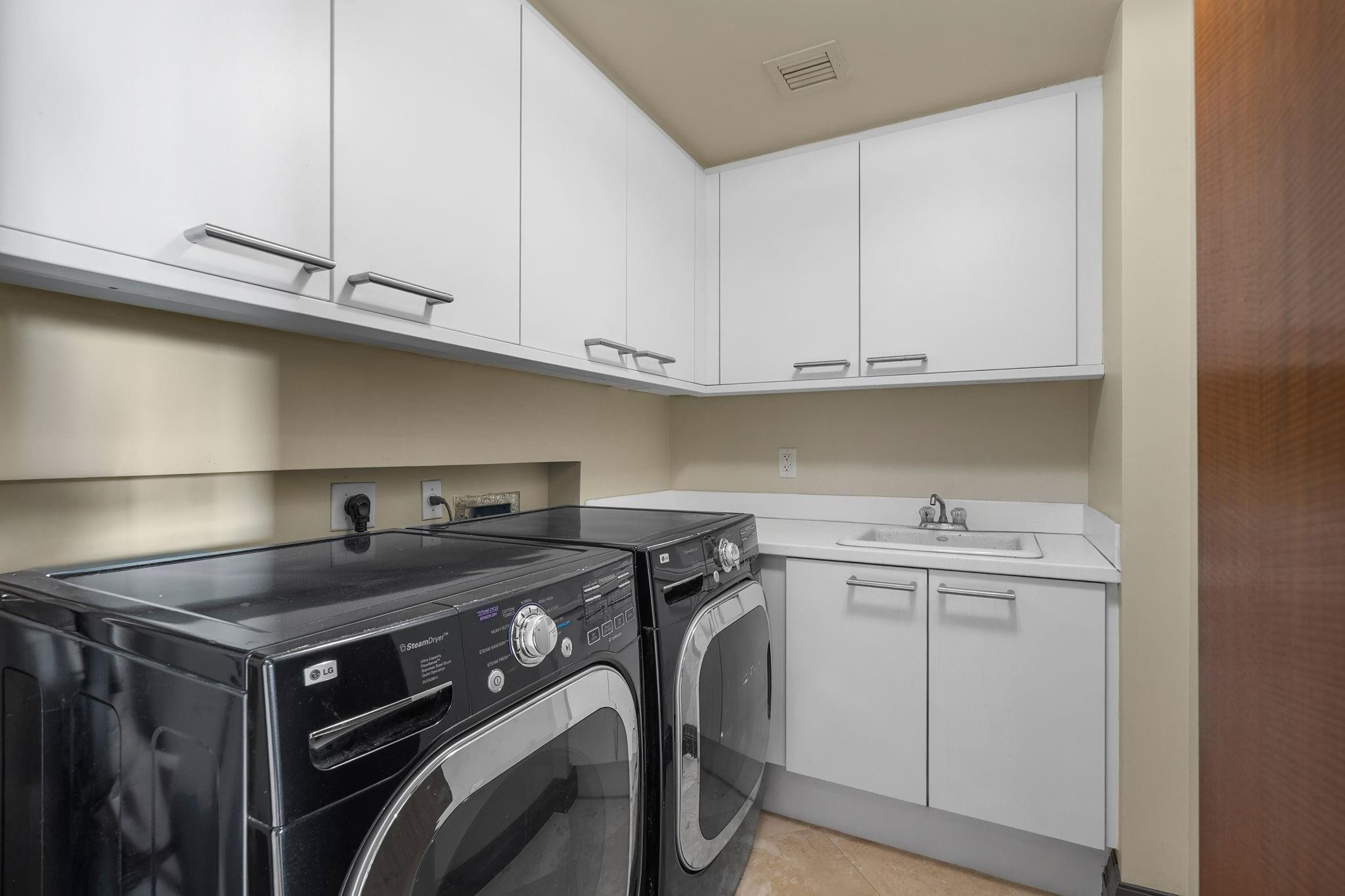 411 N New Riv #2903 Fort Lauderdale, FL 33301