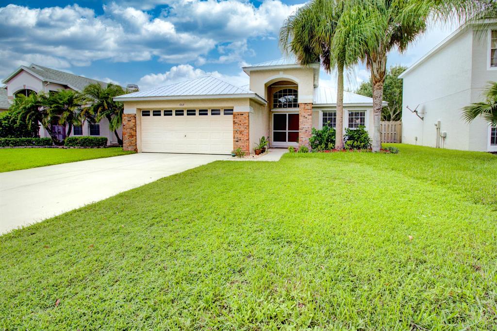 864 NW Waterlily Place
