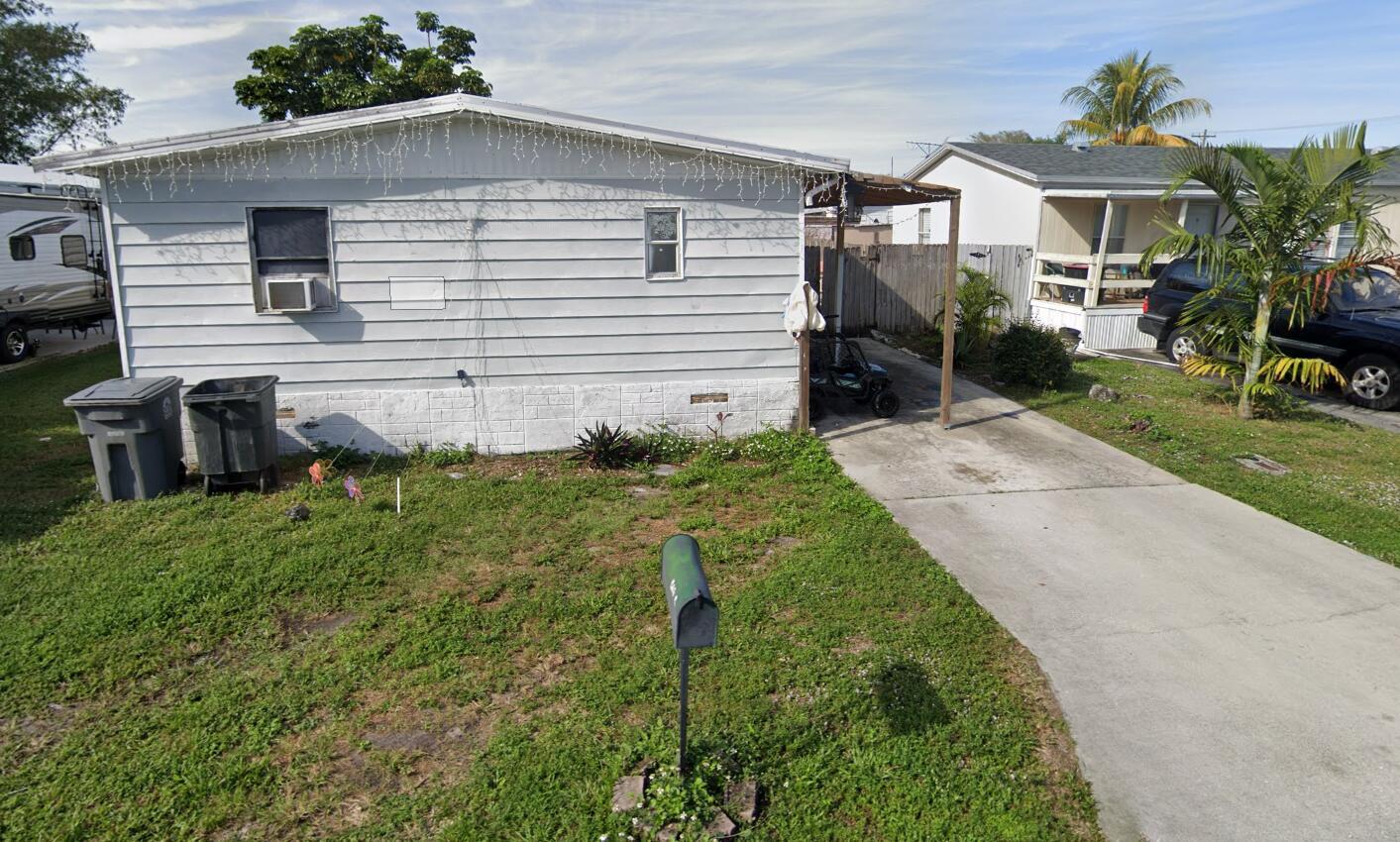 11816 Bay Pl