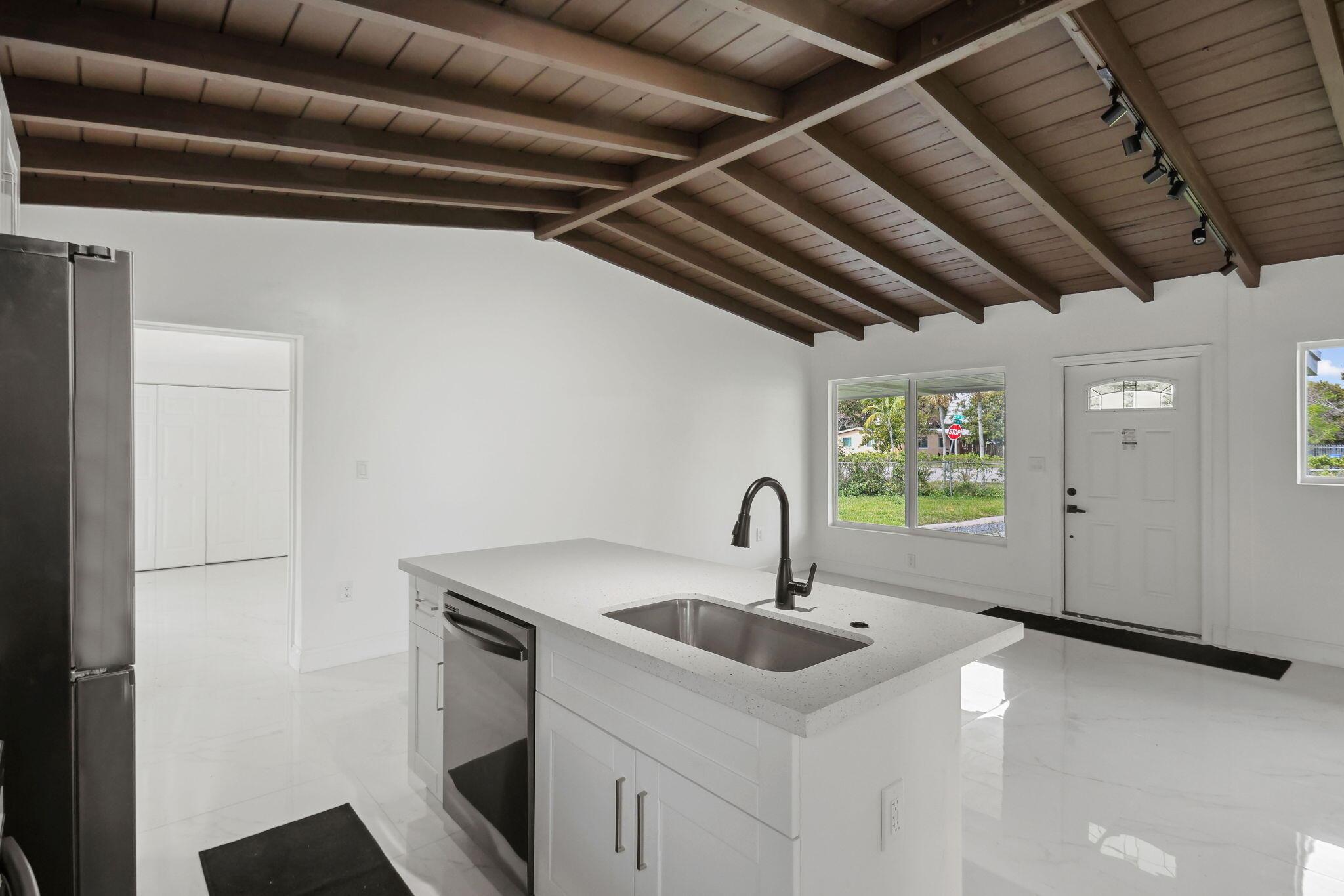 1530 NW 18th Ct Fort Lauderdale, FL 33311