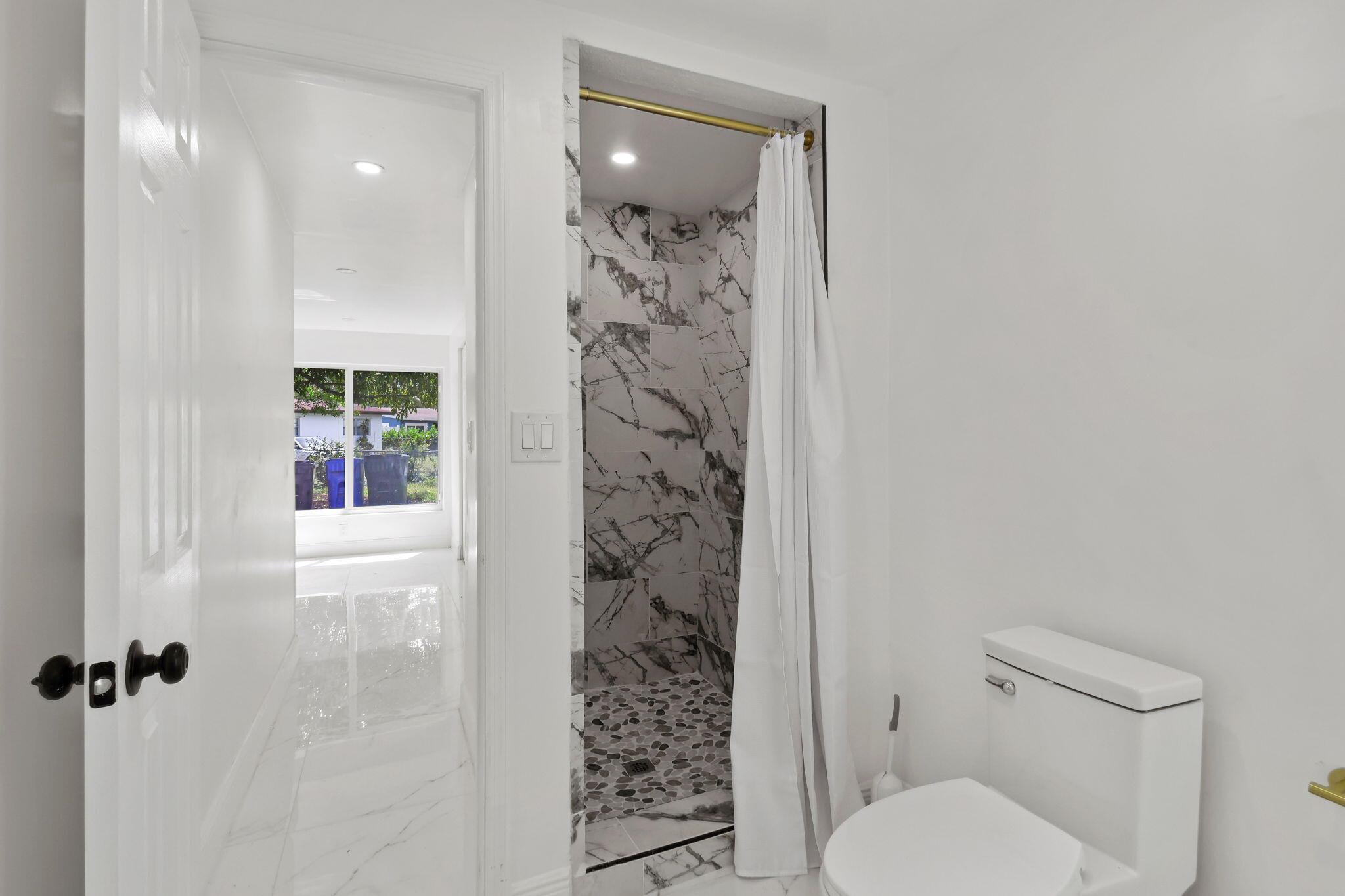 1530 NW 18th Ct Fort Lauderdale, FL 33311